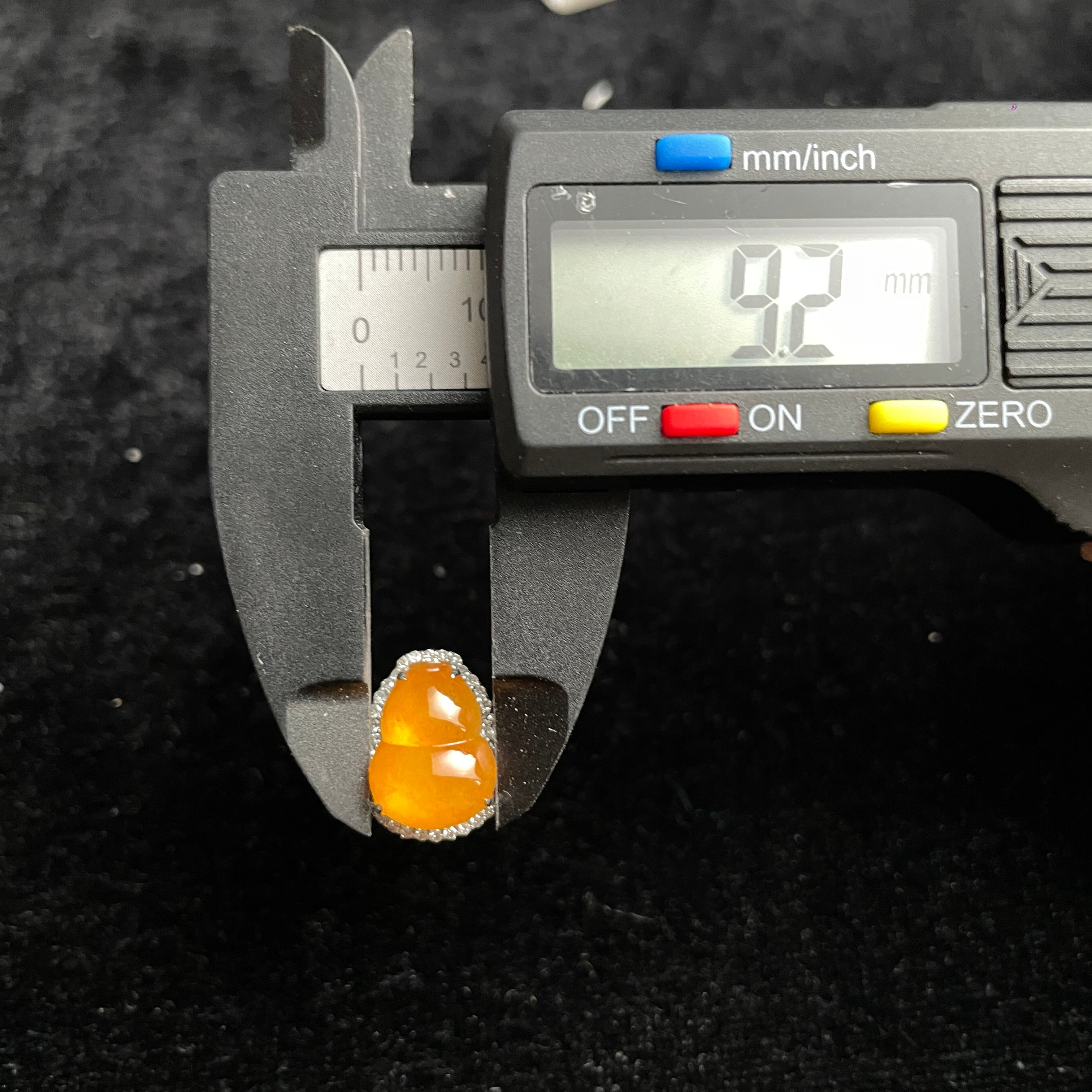 Golden Gourd – 18K White Gold Yellow Jadeite Ring