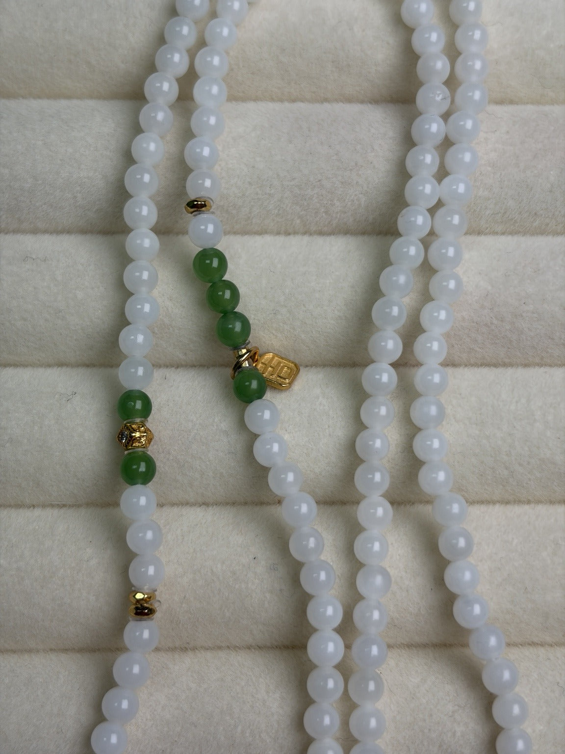 4 mm white Hetian nephrite jade necklace with green Hetian nephrite jade accents and gold-plated silver fittings, P2604029996