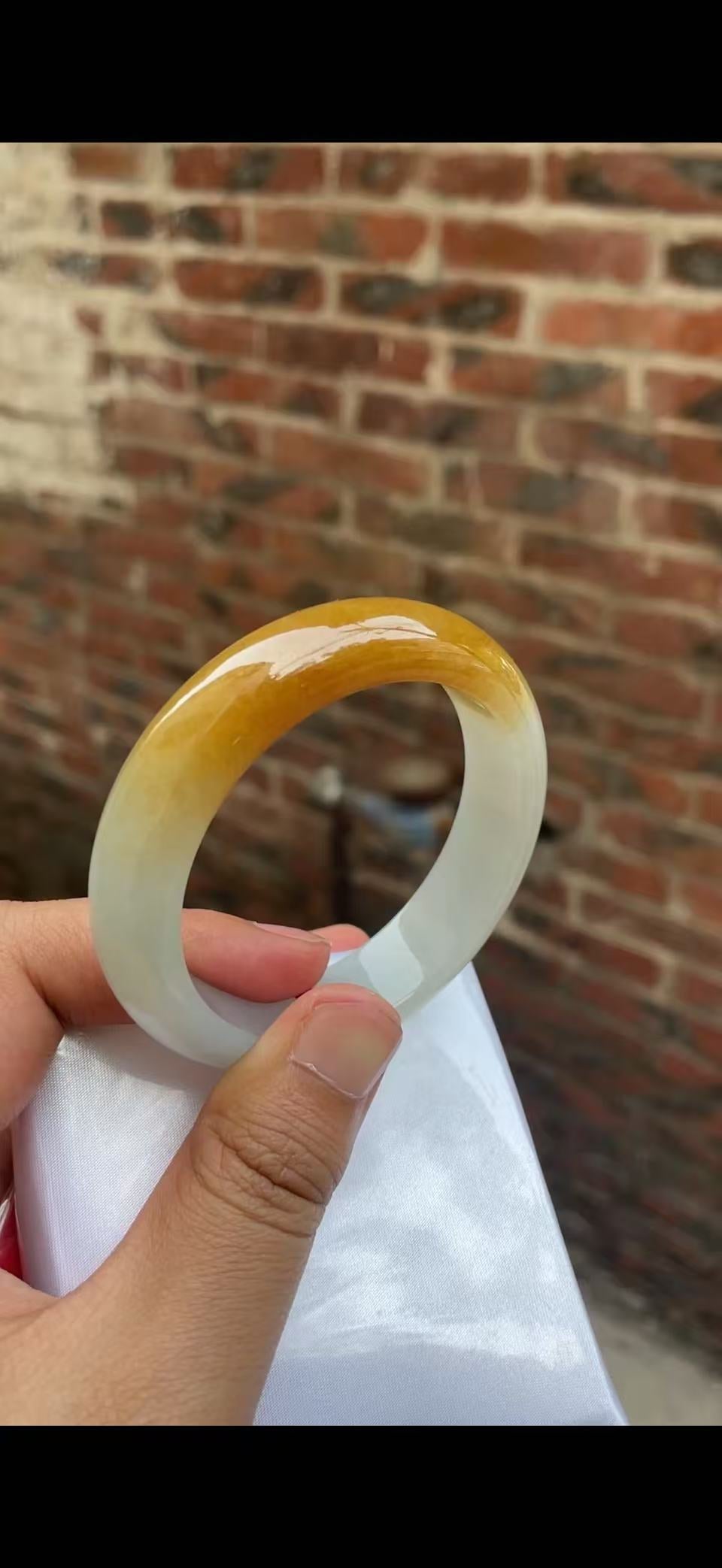 Golden Gradient – Yellow Jadeite Bangle|SylviaJewel Vancouver