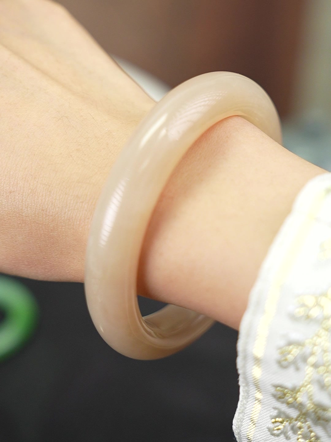 Lotus-pink Hetian nephrite jade bangle NY26082308798, supplied video still