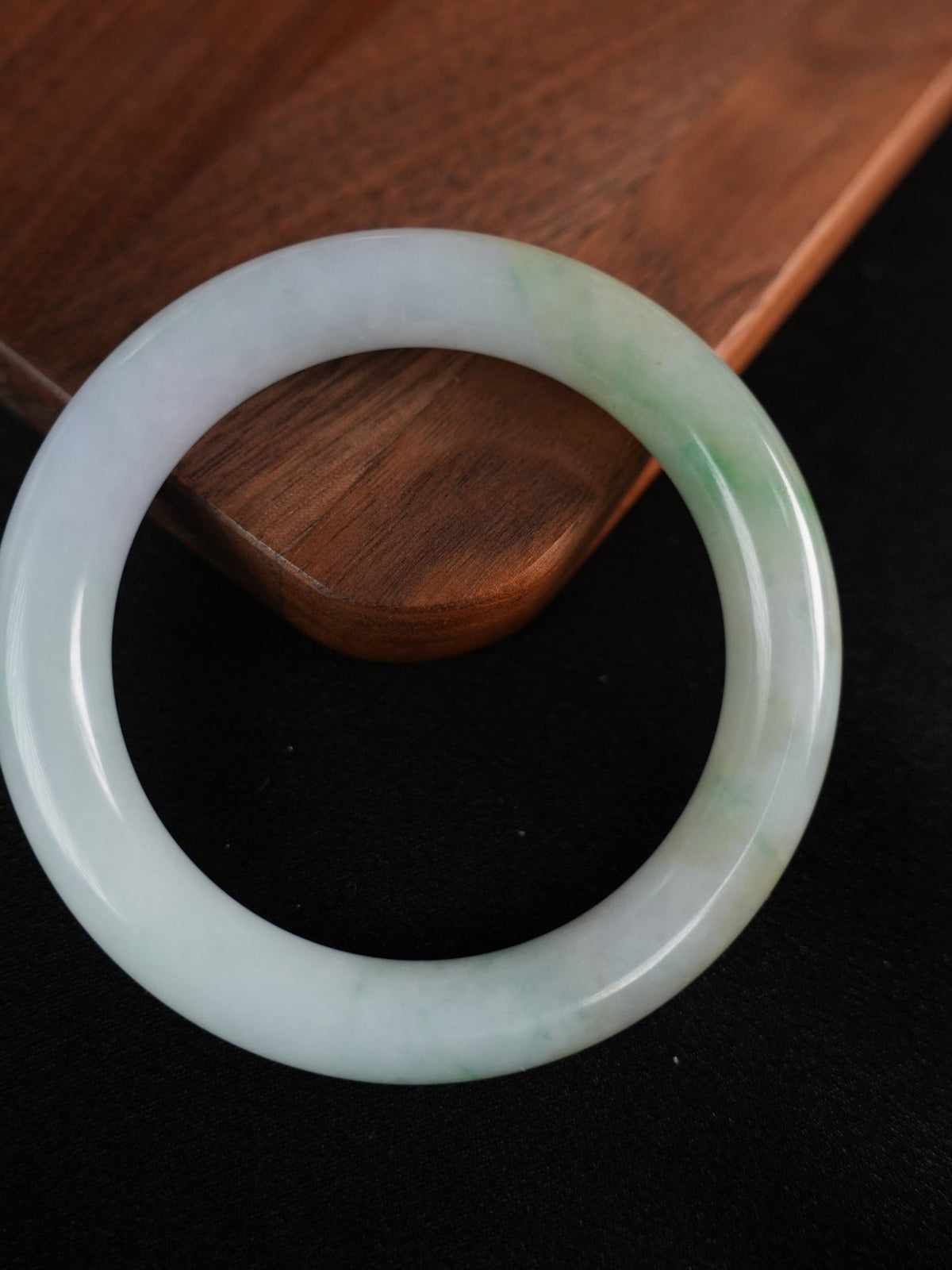 Pale green and lavender Type A jadeite bangle, 58 mm, DSC00214.JPG