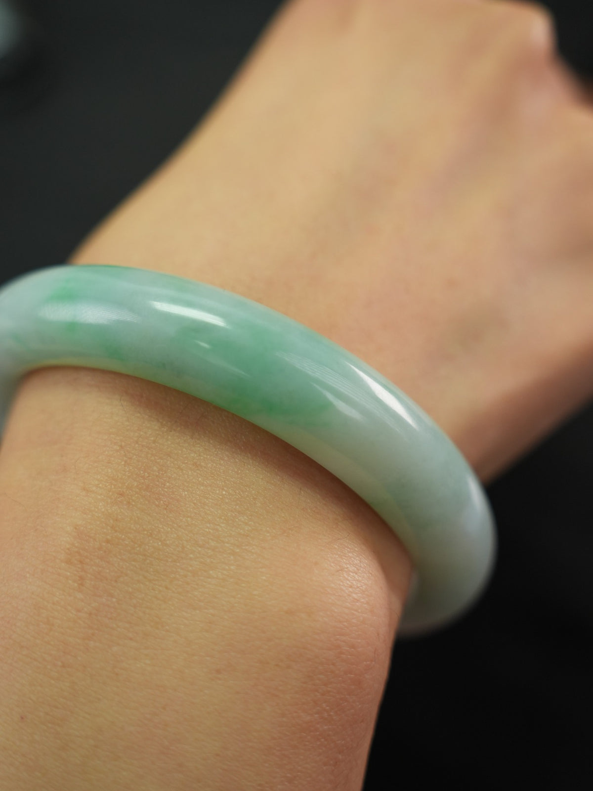 Natural Type A jadeite bangle, pale green and light lavender, 58 mm