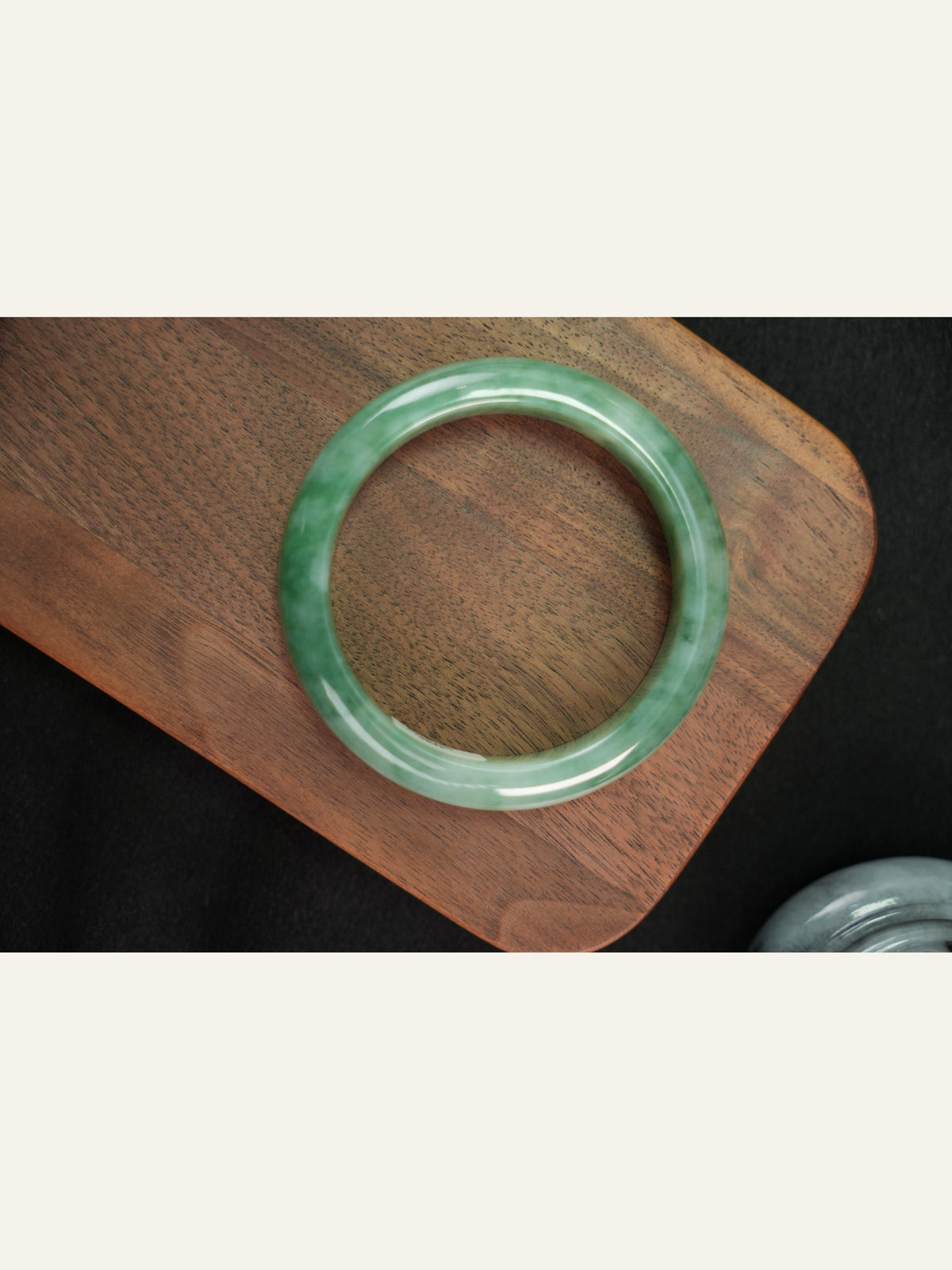 Green natural Type A jadeite bangle, 54 mm