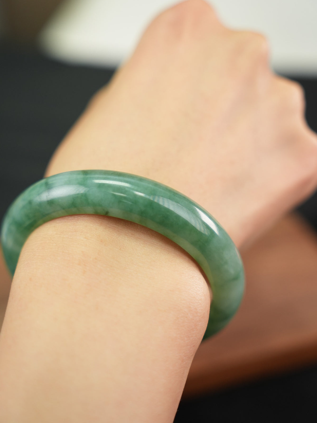 Green natural Type A jadeite bangle, 54 mm
