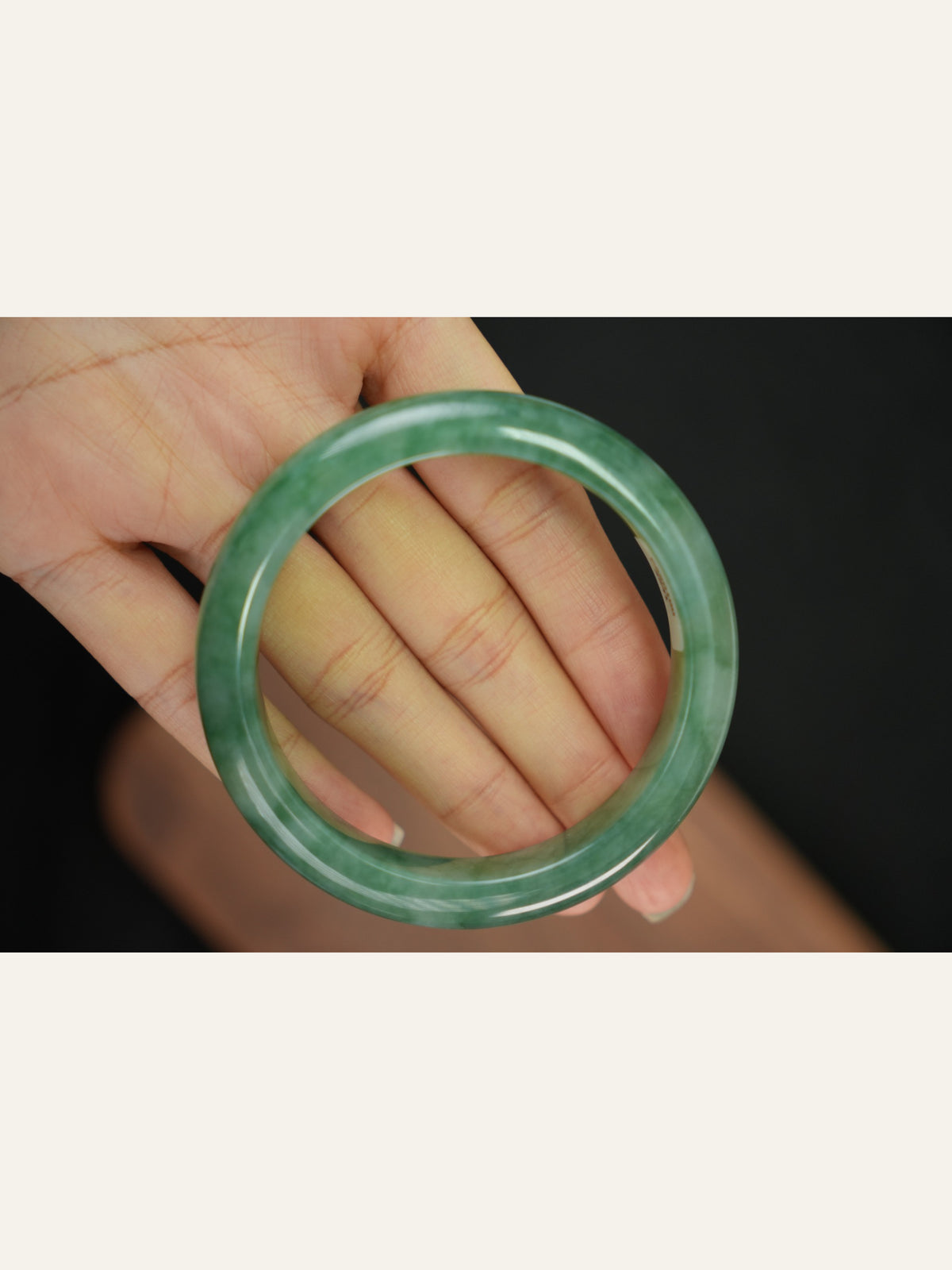Green natural Type A jadeite bangle, 54 mm