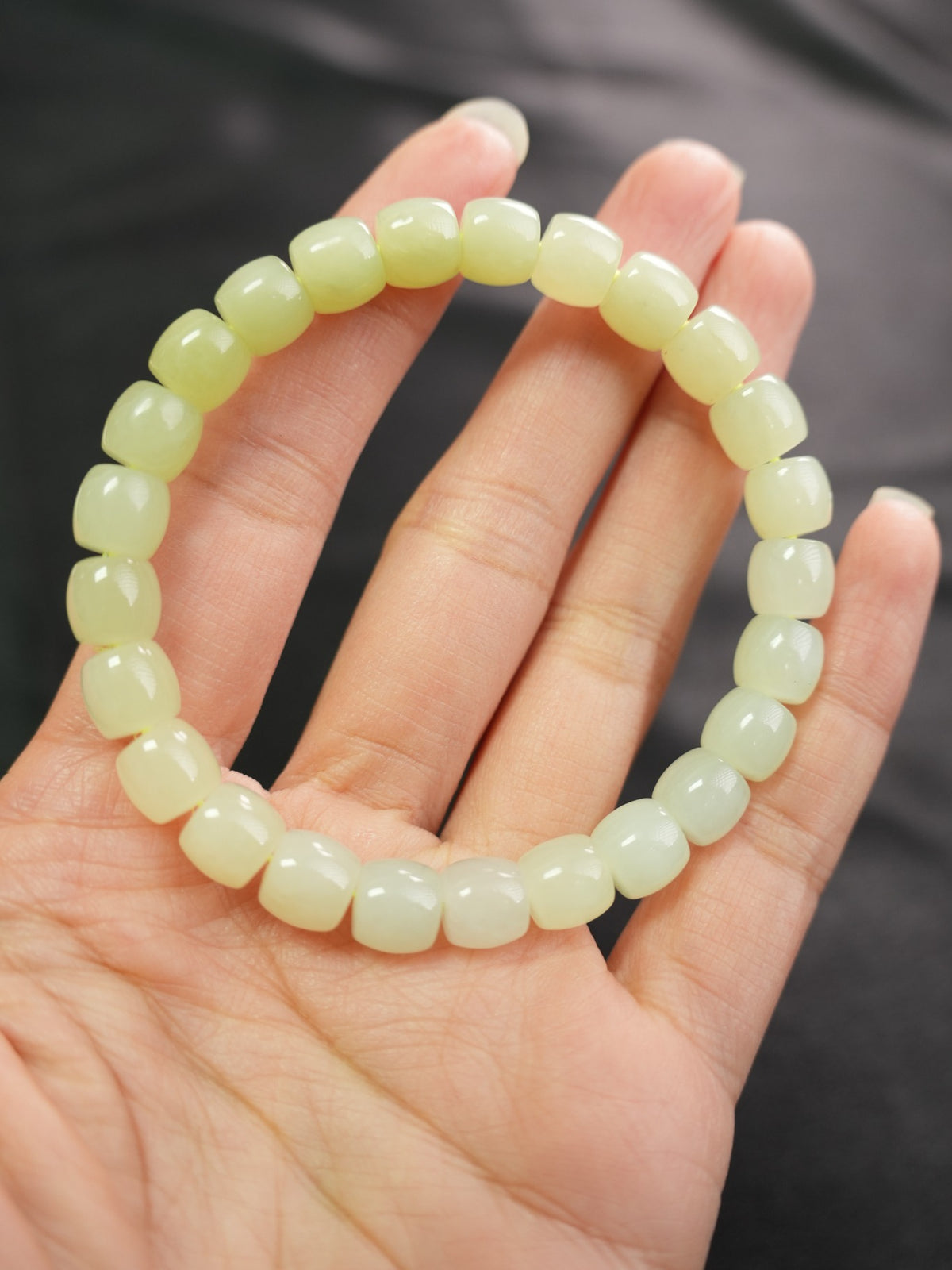 Pale yellow-green Hetian nephrite jade bracelet, 8 × 7 mm beads