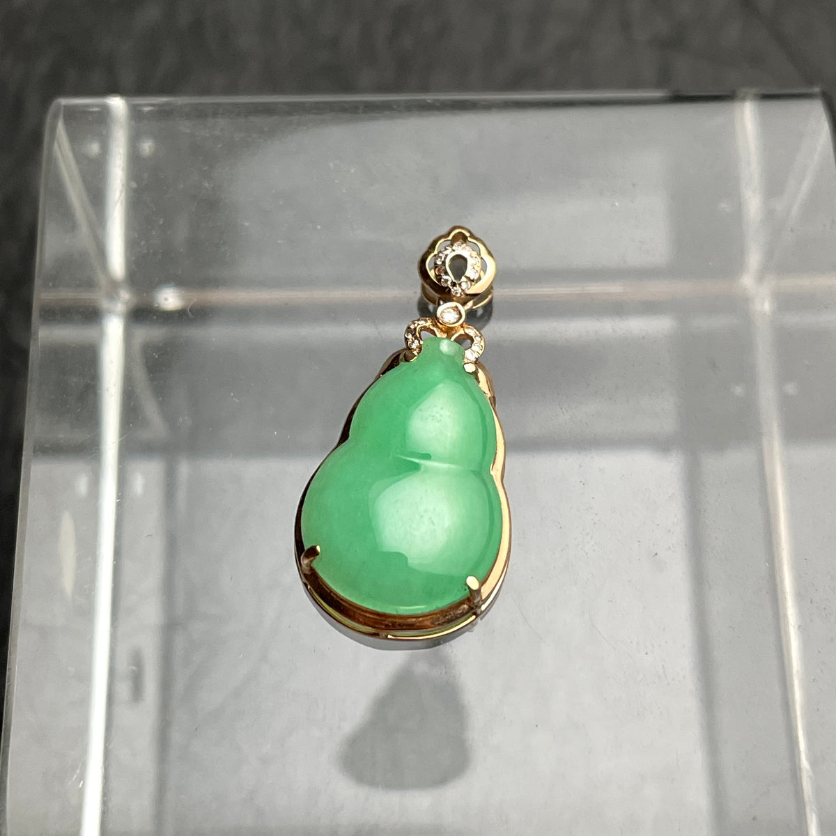 Verdant Blessing – Green Jadeite Gourd Pendant
