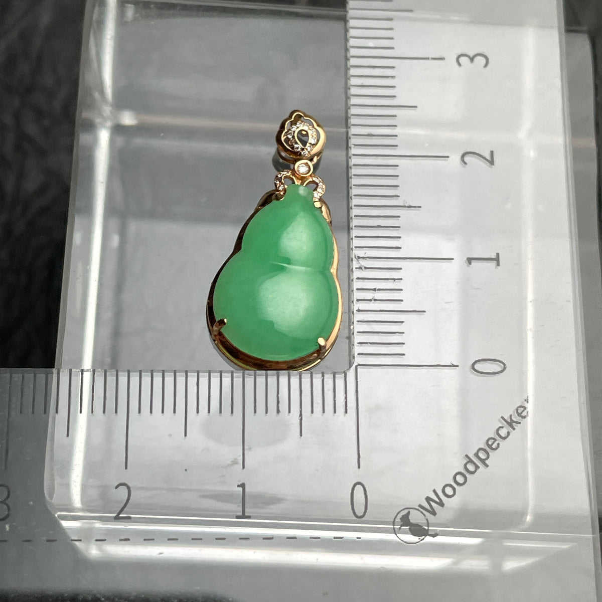 Verdant Blessing – Green Jadeite Gourd Pendant