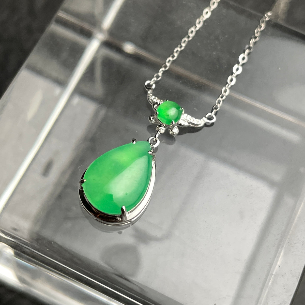 Verdant Cascade – Green Pear Jadeite Necklace