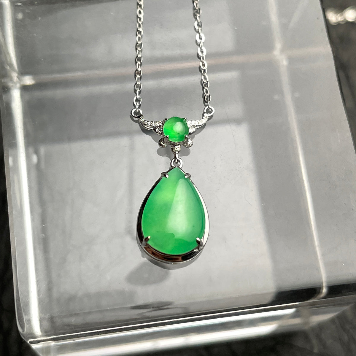 Verdant Cascade – Green Pear Jadeite Necklace