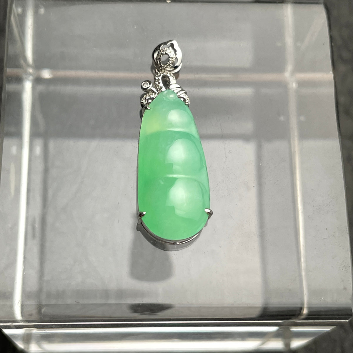 Verdant Harvest – Green Jadeite Pea Pod Pendant