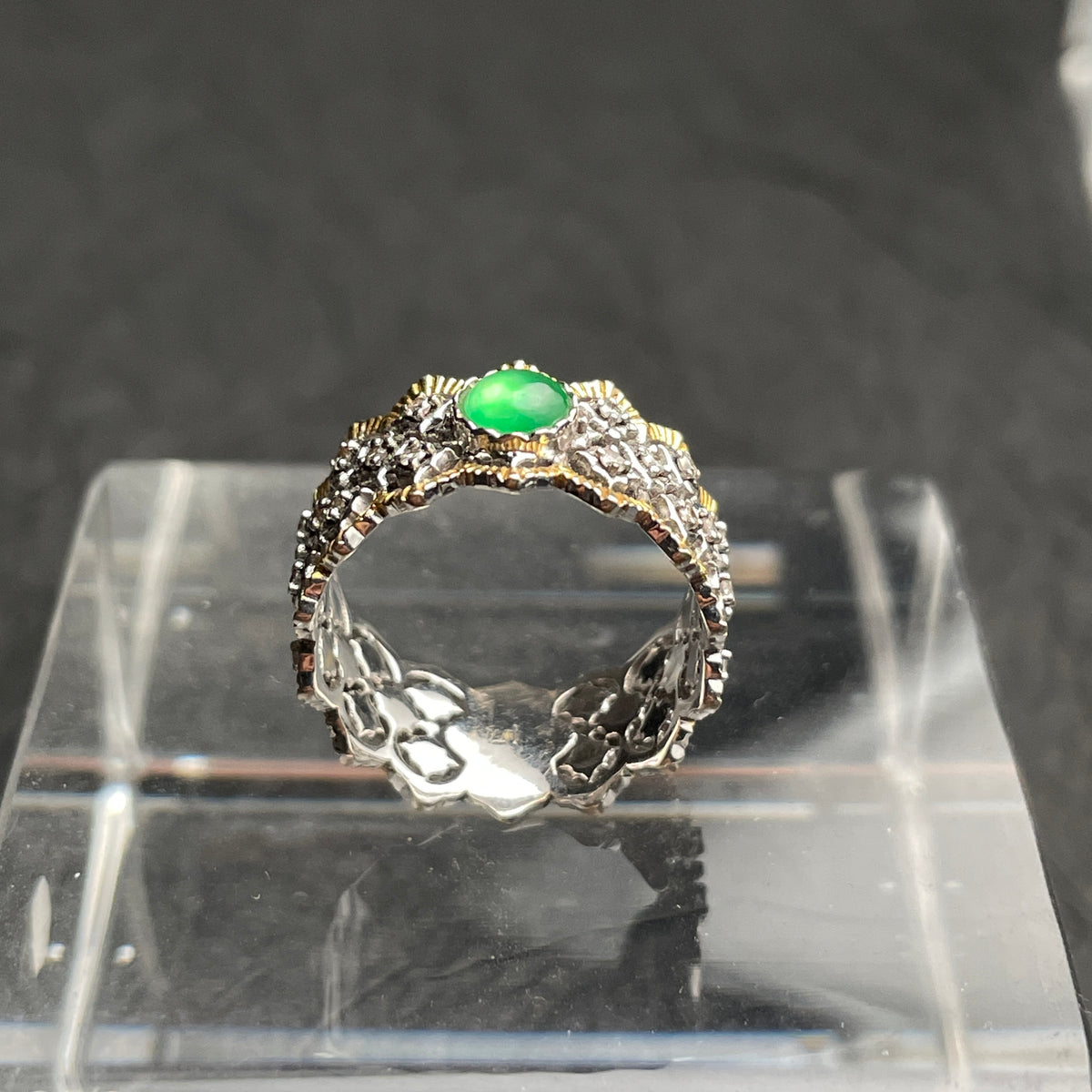 Verdant Grace – Green Jadeite Floral Ring