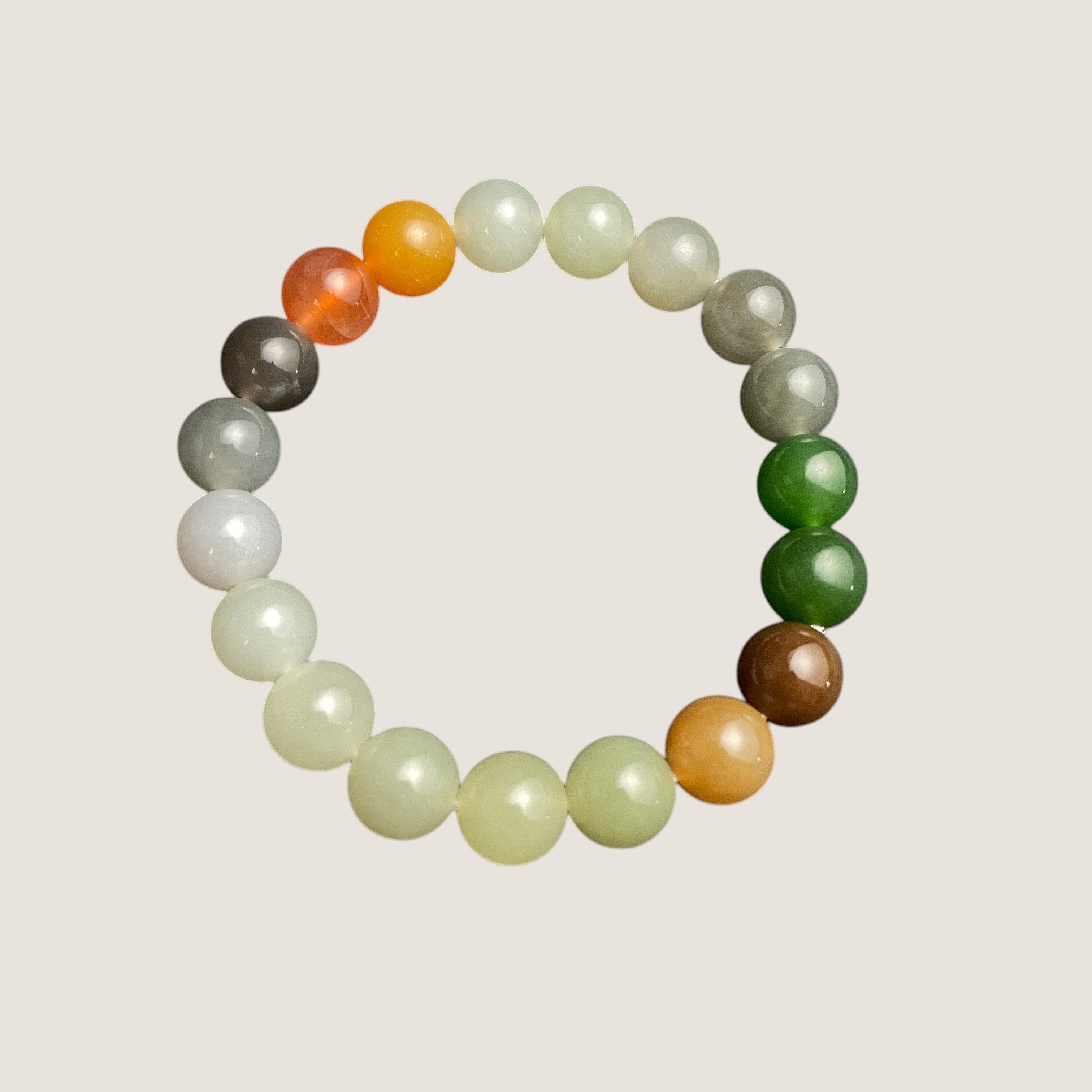 Sylvia Jewelry Harmony Matrix 多色天然和田玉手链,包含白色、绿色、烟紫色、糖棕色和黄橙色。