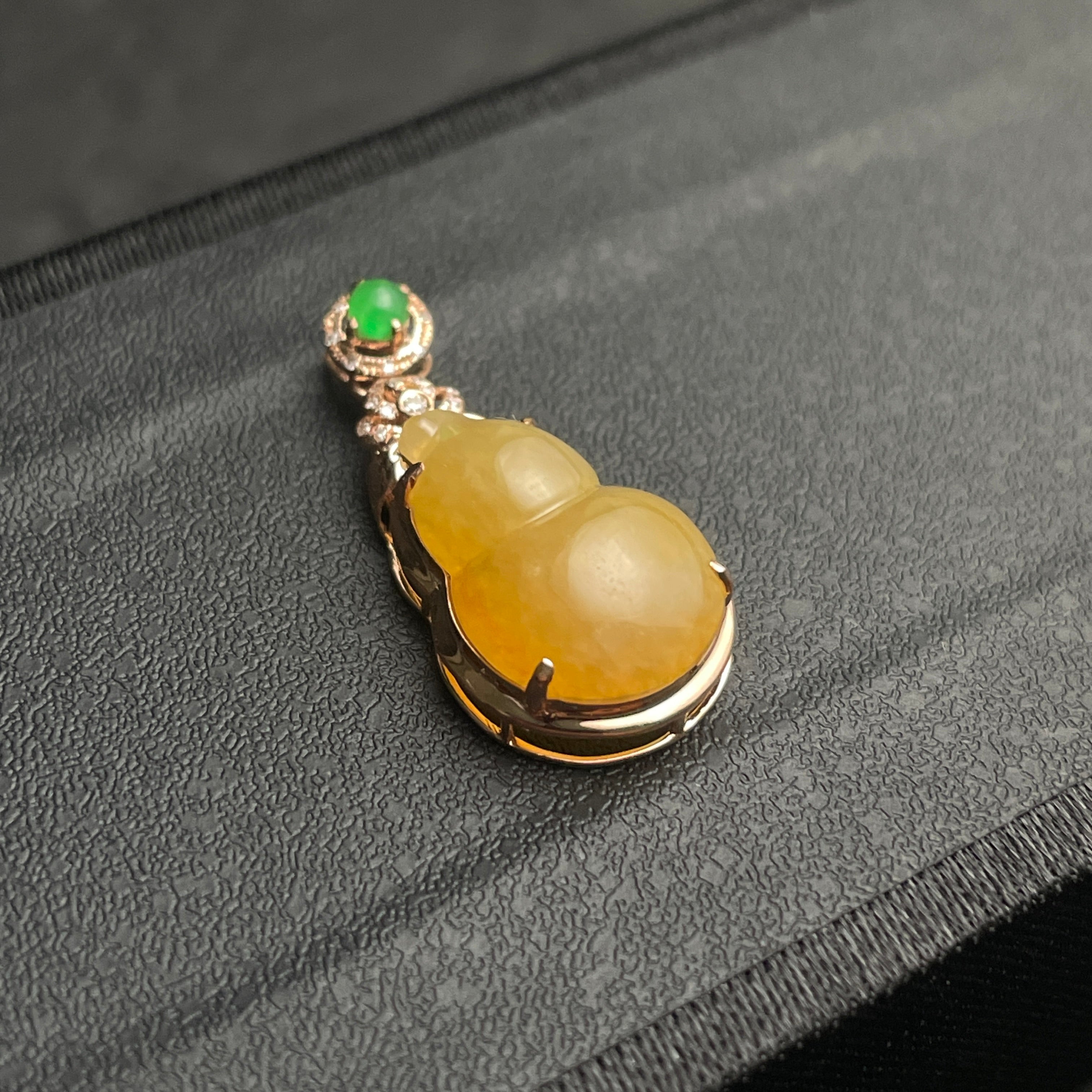 Yellow jade gourd pendant with green cabochon accent – view 6