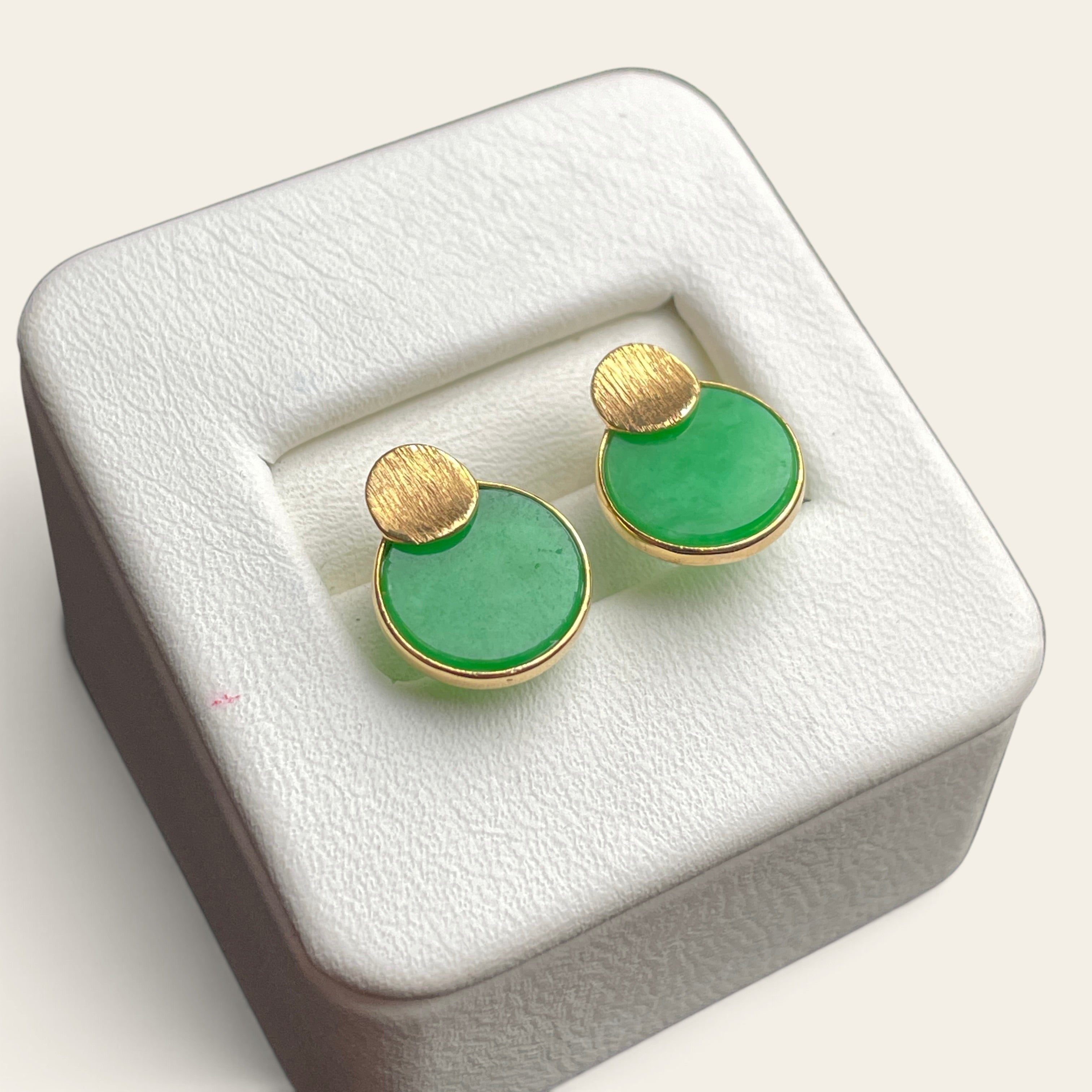 Green jadeite disc drop earrings set in 18K gold