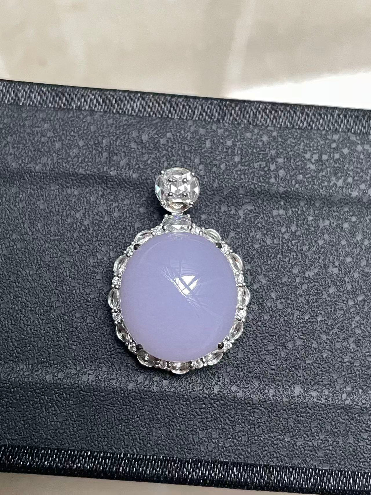 Lavender jadeite round pendant set in 18K gold with diamond accents