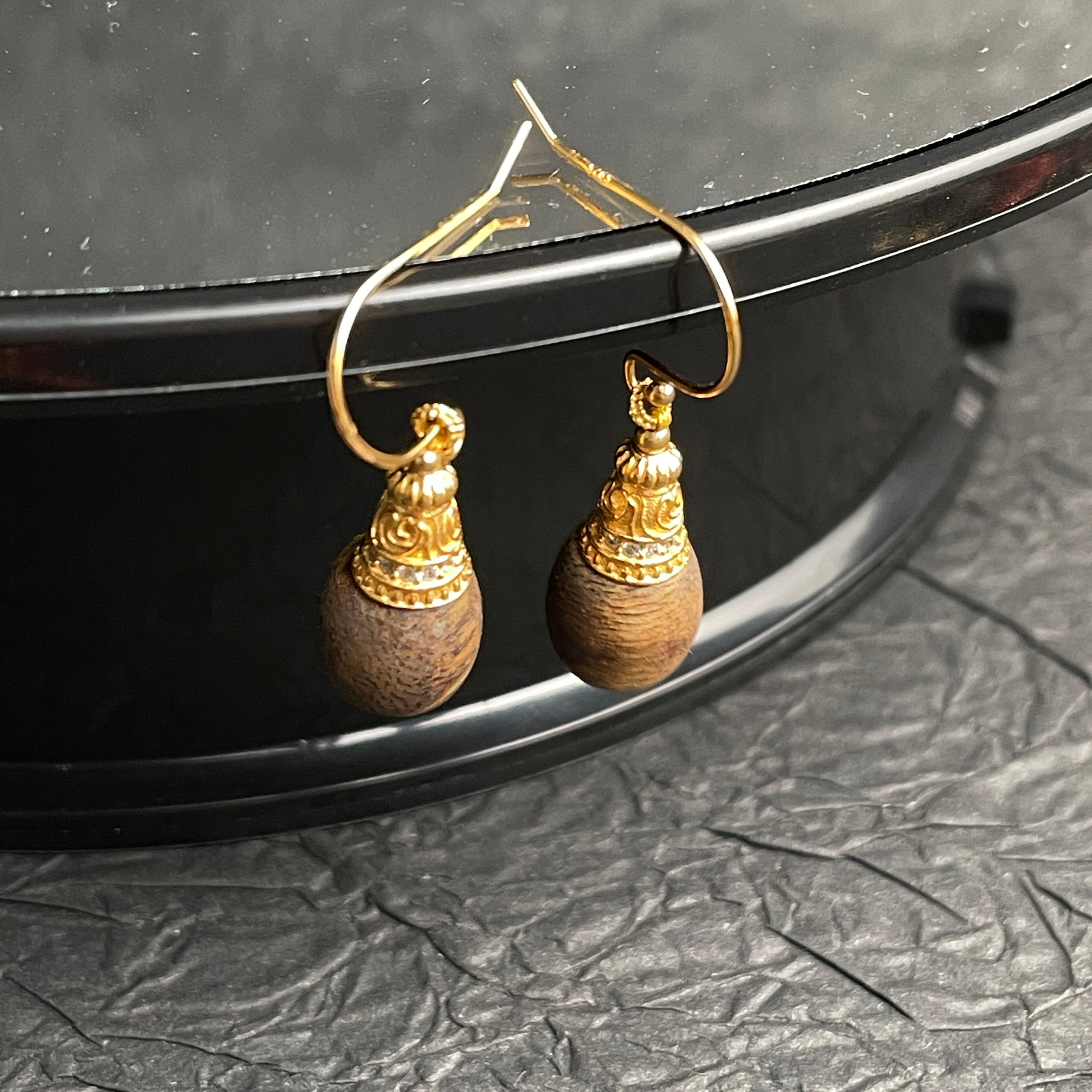Zen Drop – Premium Aromatic Agarwood Earrings with Crystal-Paved Gold Caps