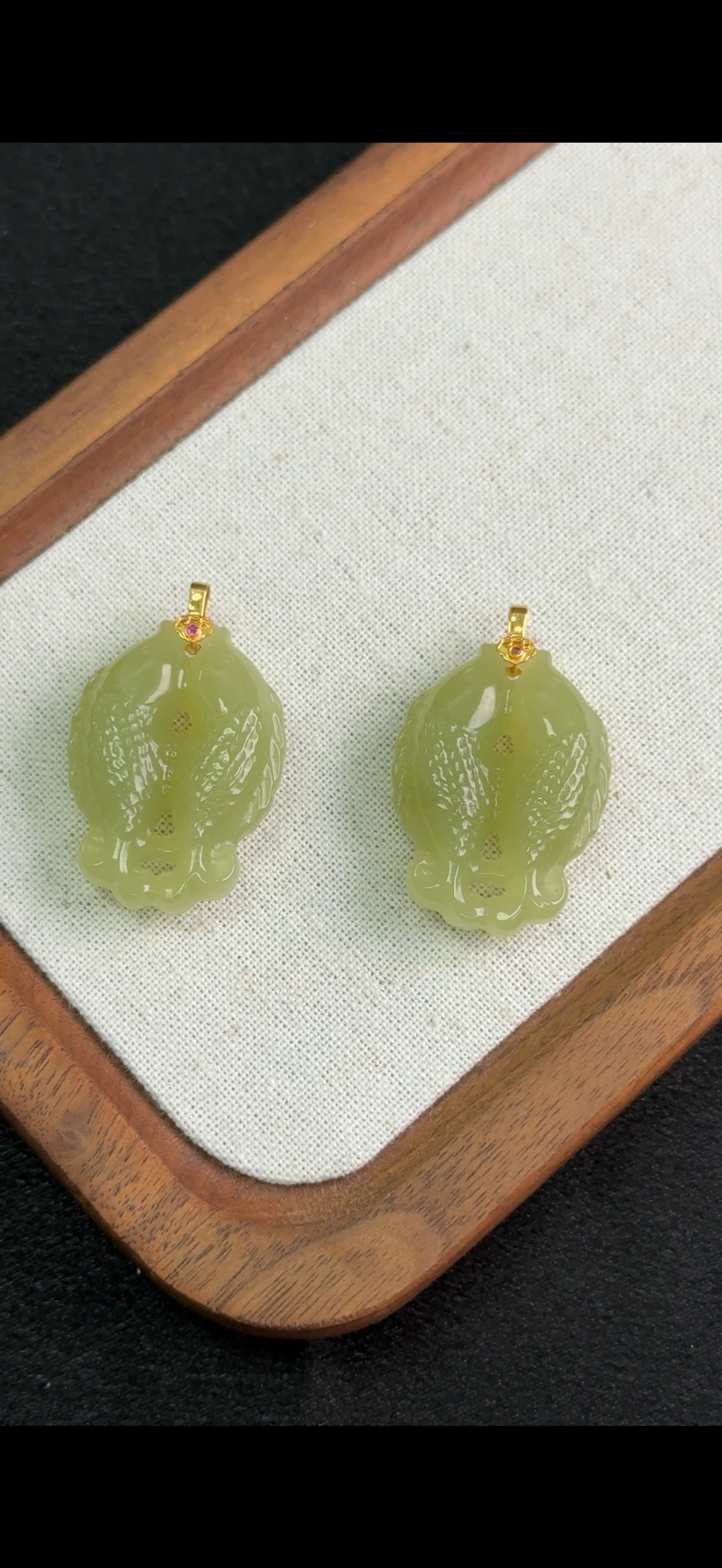 Meadow Bloom – Yellow-Green Carved Pendant with 18K Gold | Hetian nephrite jade