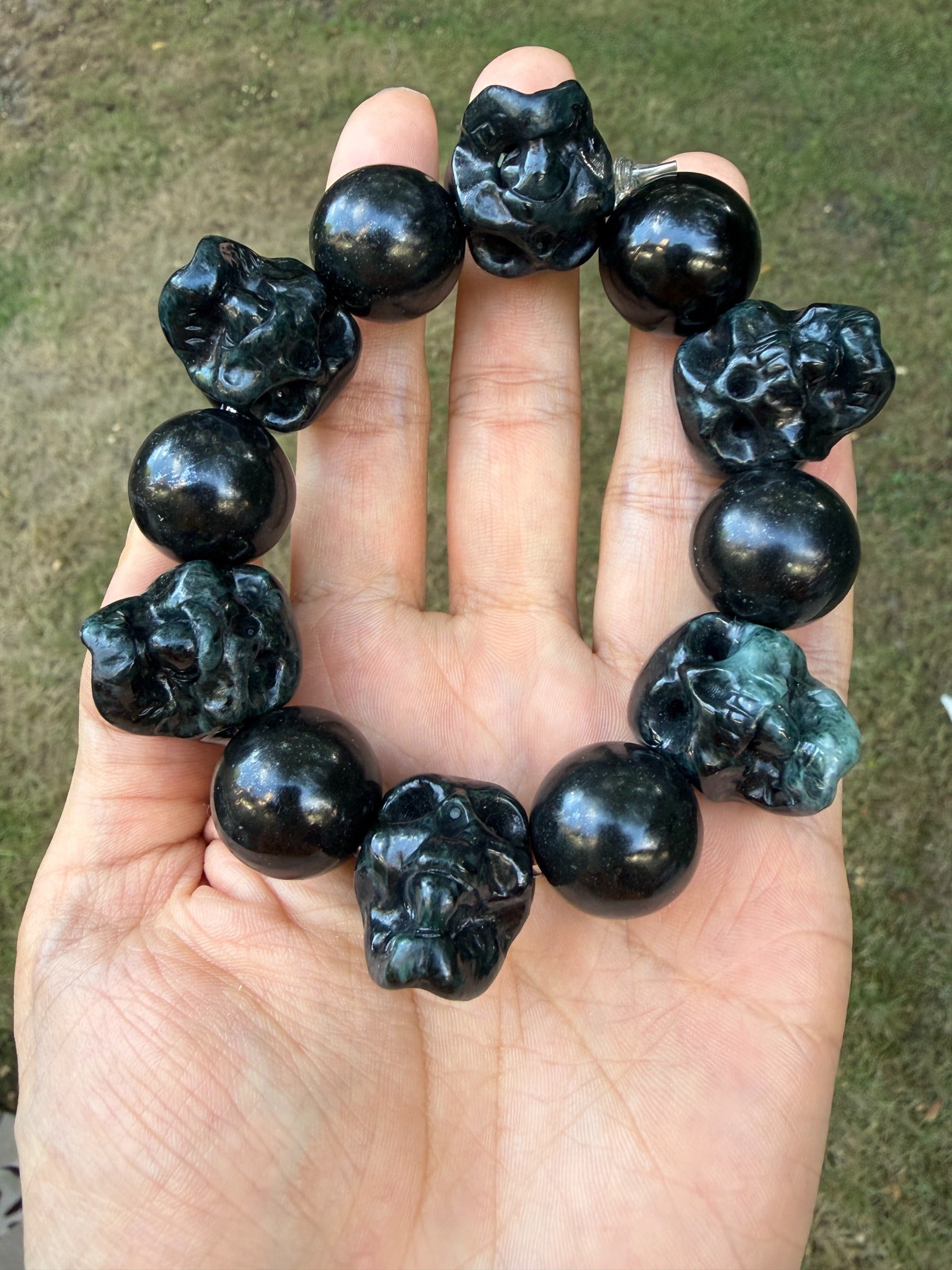 Black jadeite skull bead bracelet with carved skulls