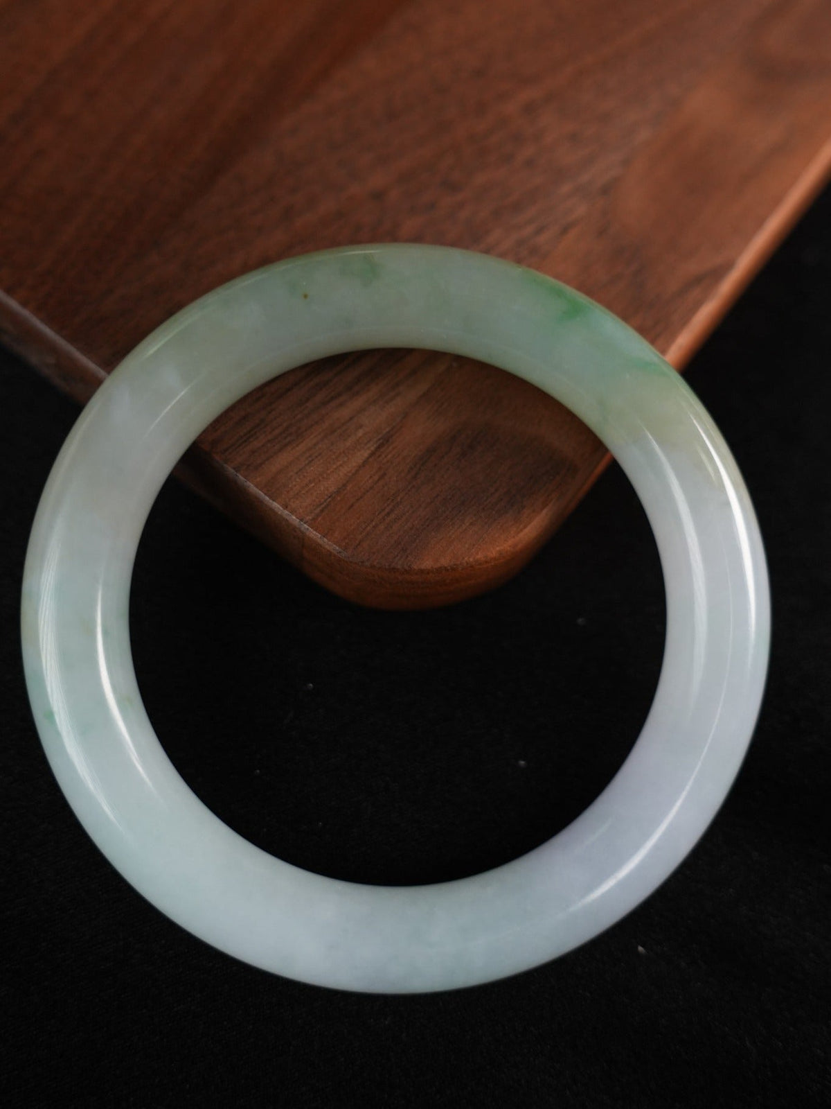 Pale green and lavender Type A jadeite bangle, 58 mm, DSC00215.JPG