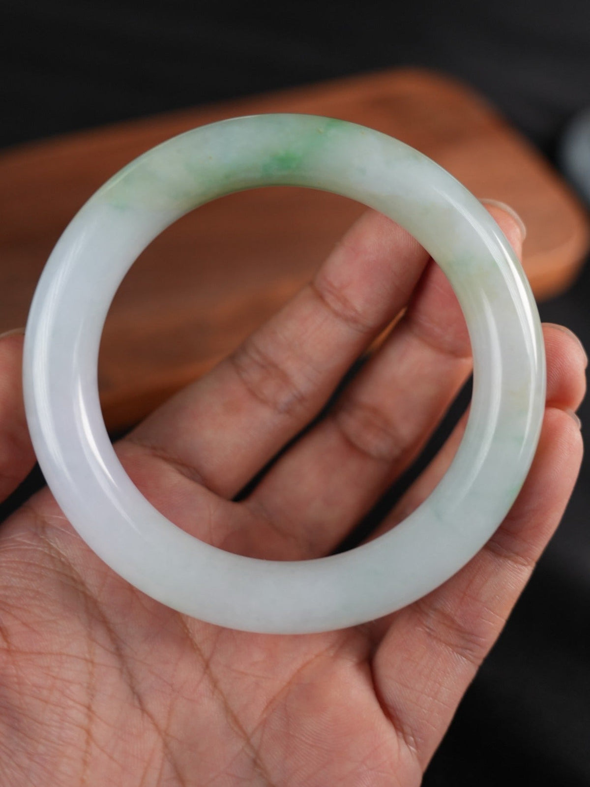 Pale green and lavender Type A jadeite bangle, 58 mm, DSC00216.JPG