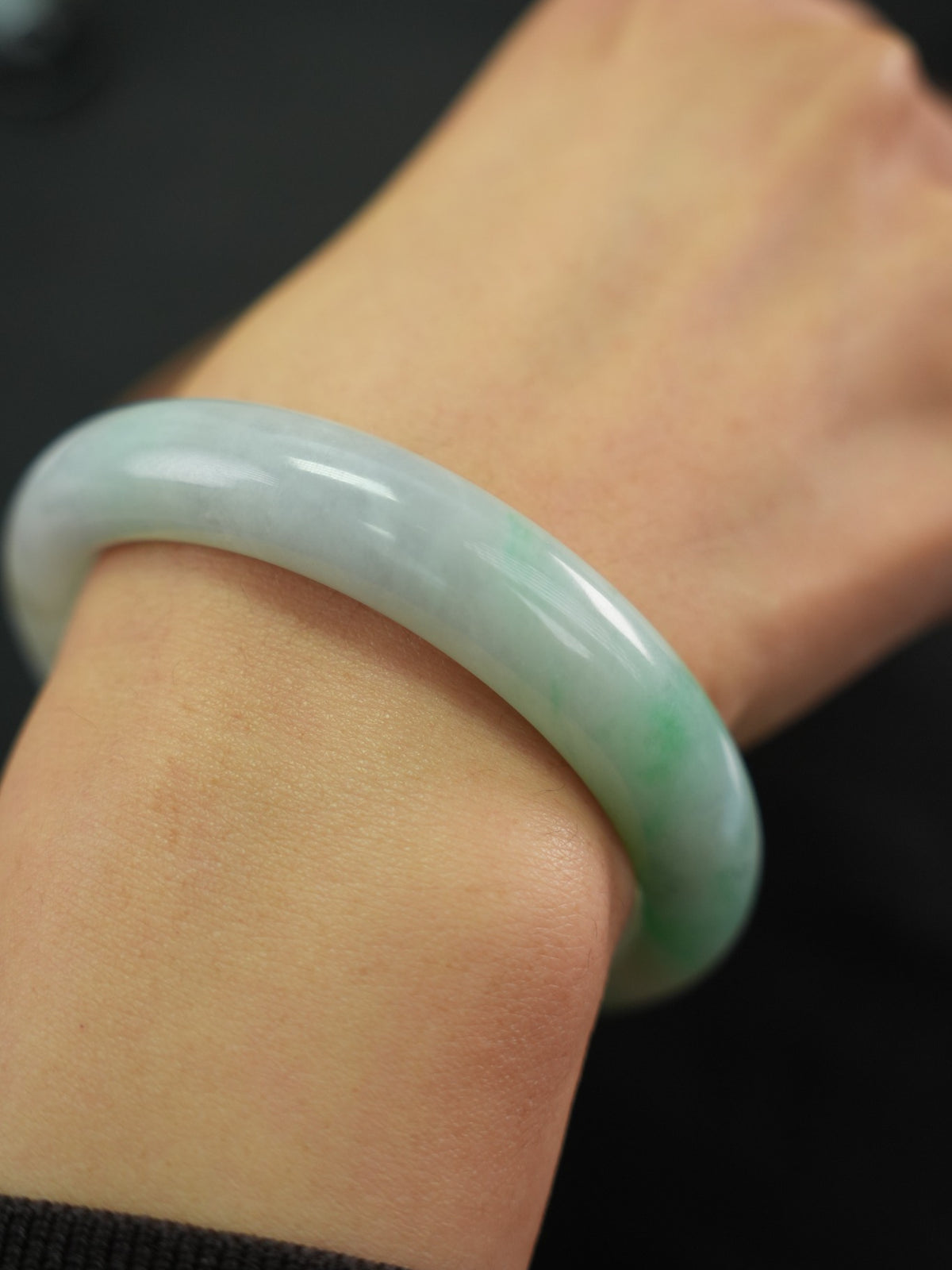 Natural Type A jadeite bangle, pale green and light lavender, 58 mm