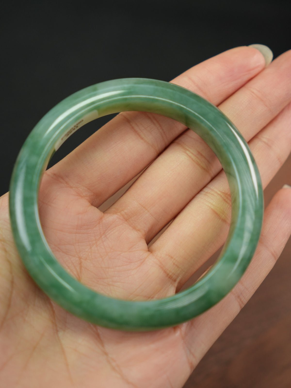 Green natural Type A jadeite bangle, 54 mm
