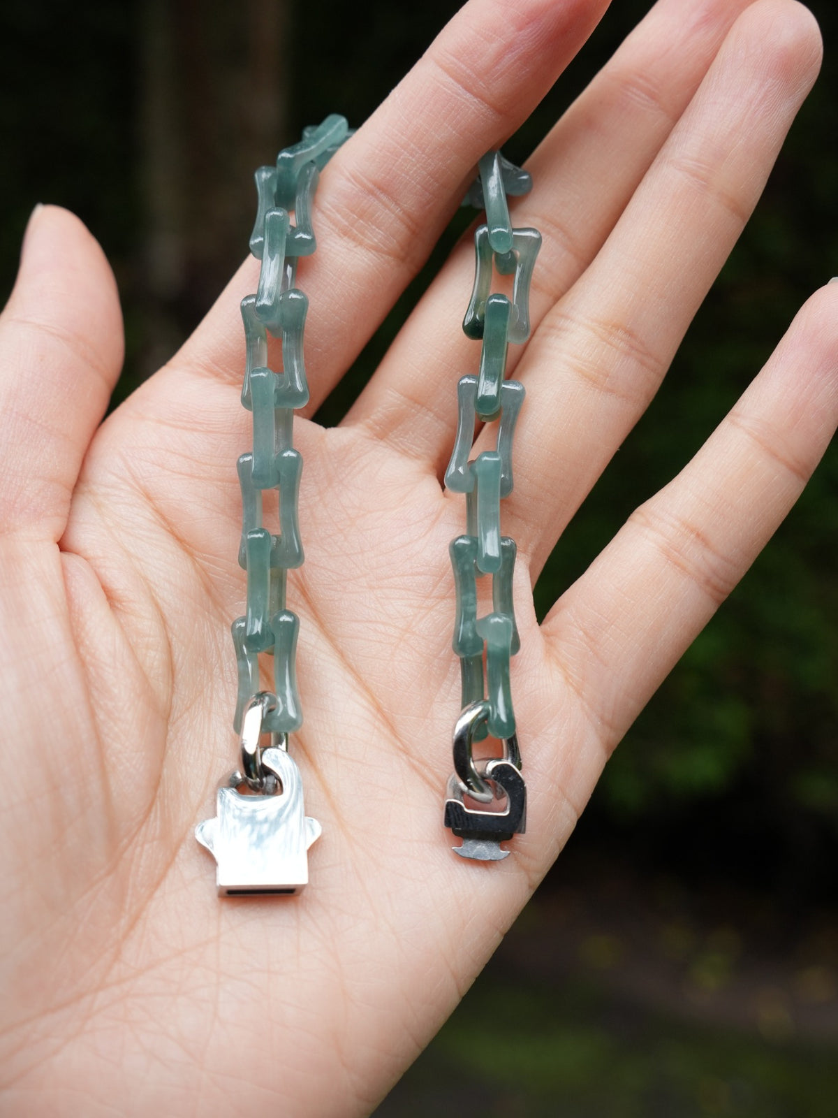 P2609001915 green Type A jadeite carved link bracelet with stainless steel fittings