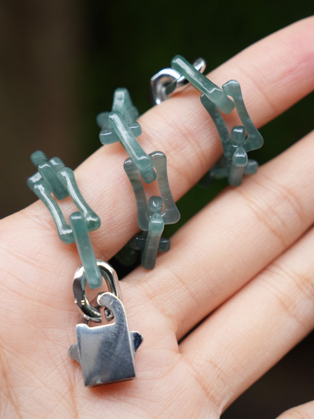 P2609001915 green Type A jadeite carved link bracelet with stainless steel fittings