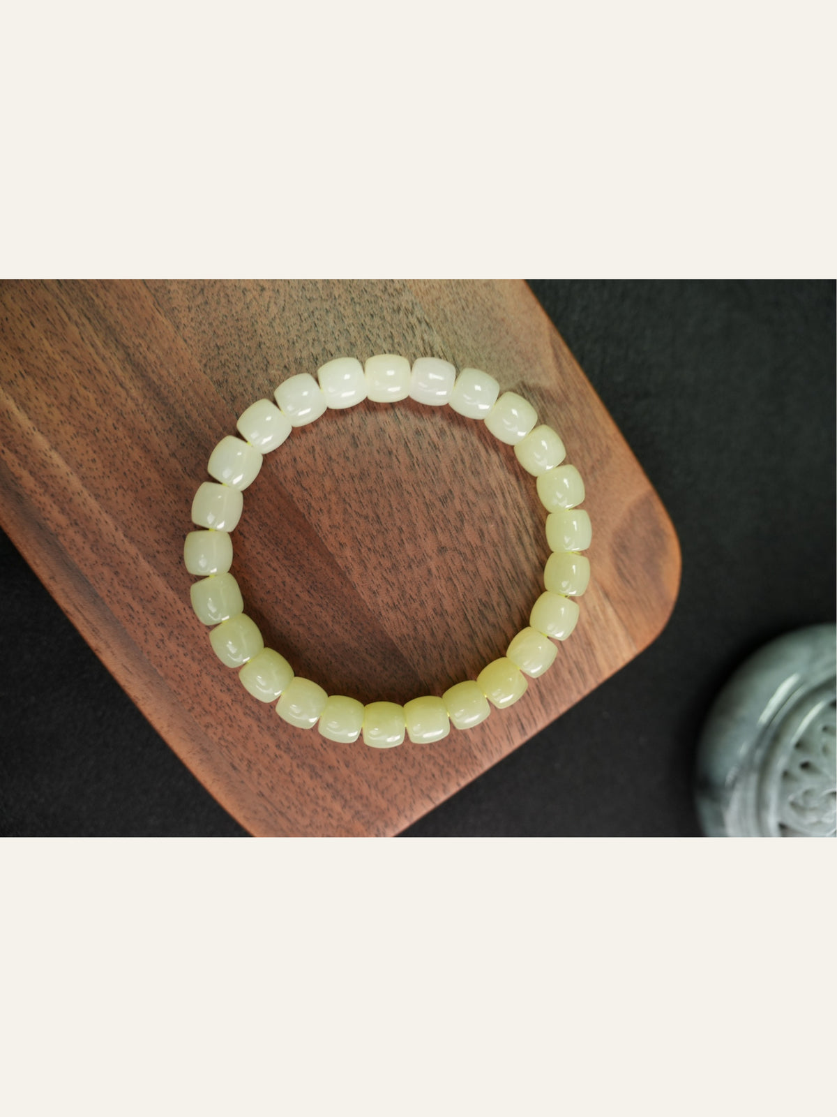 Pale yellow-green Hetian nephrite jade bracelet, 8 × 7 mm beads
