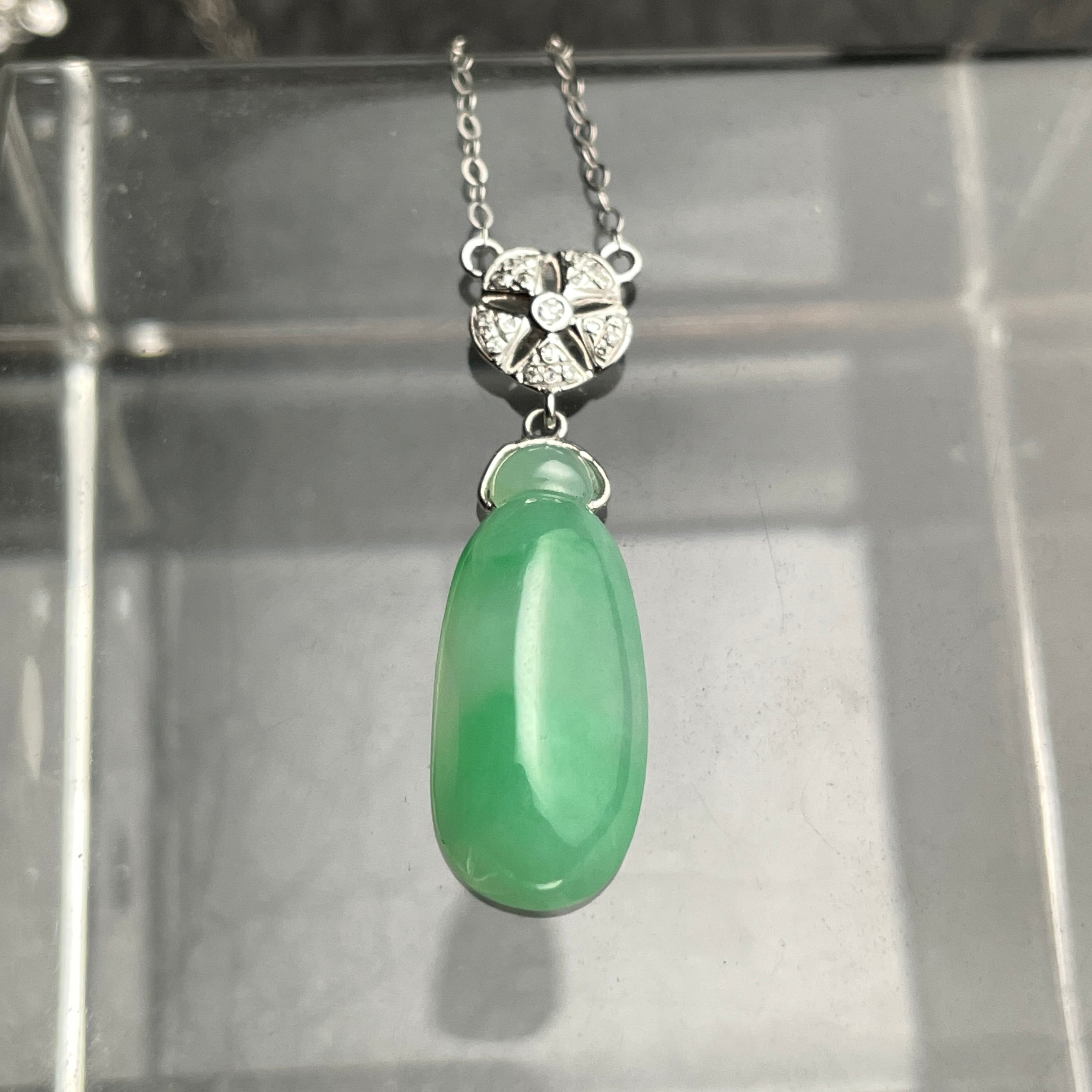 Verdant Drop – Green Jadeite Pendant Necklace