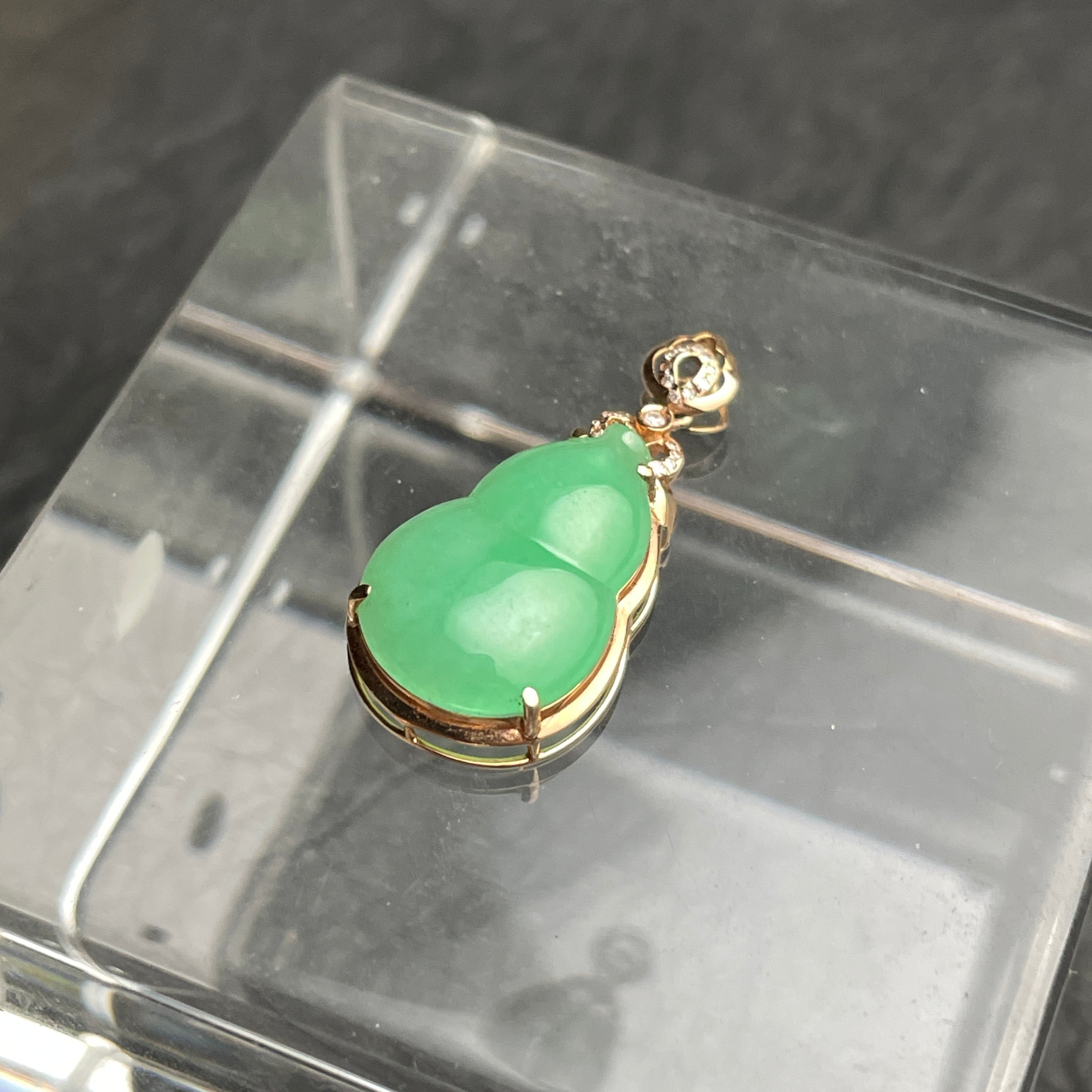 Verdant Blessing – Green Jadeite Gourd Pendant