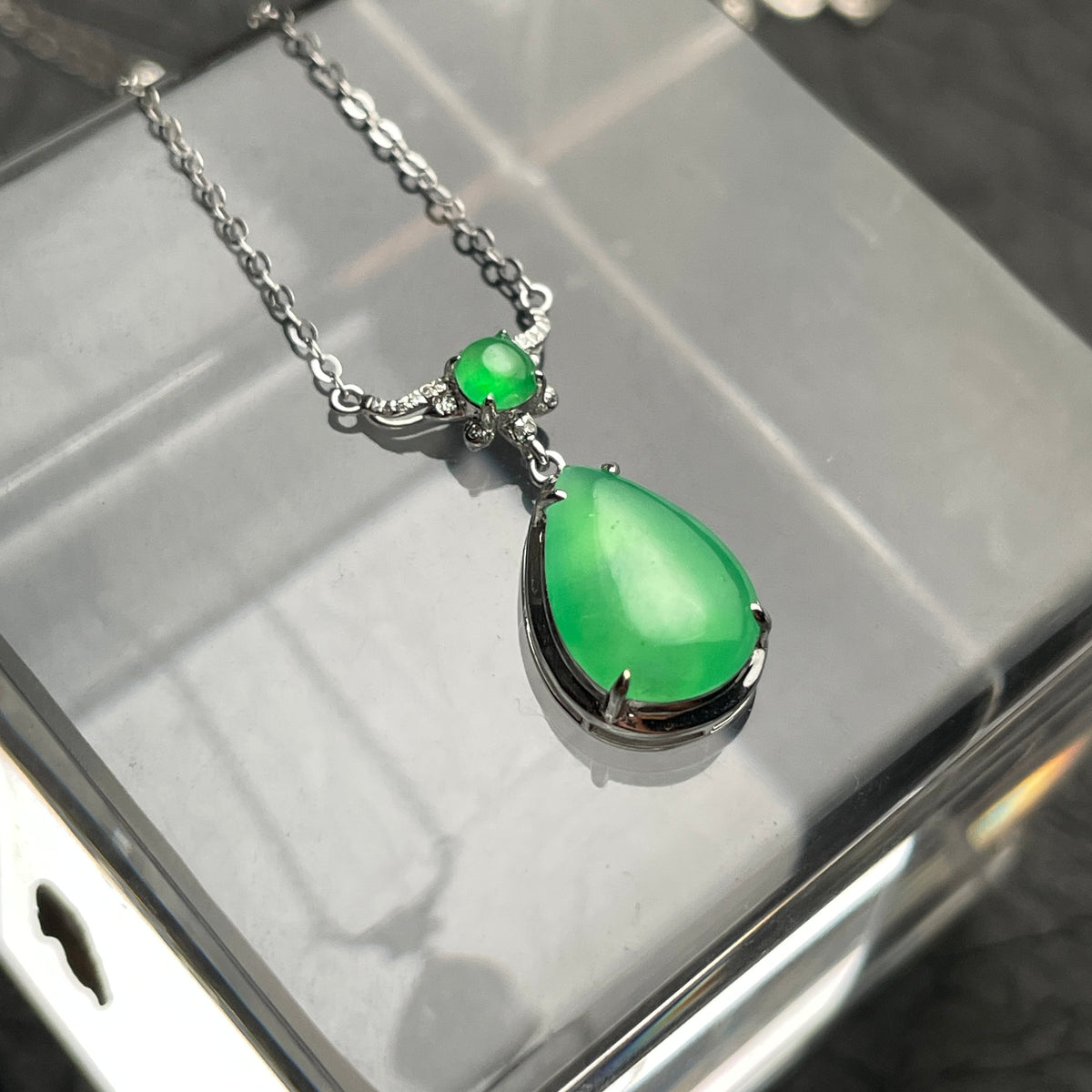Verdant Cascade – Green Pear Jadeite Necklace