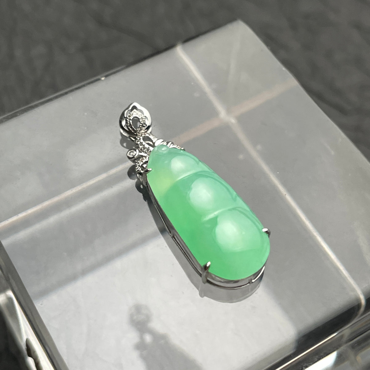 Verdant Harvest – Green Jadeite Pea Pod Pendant
