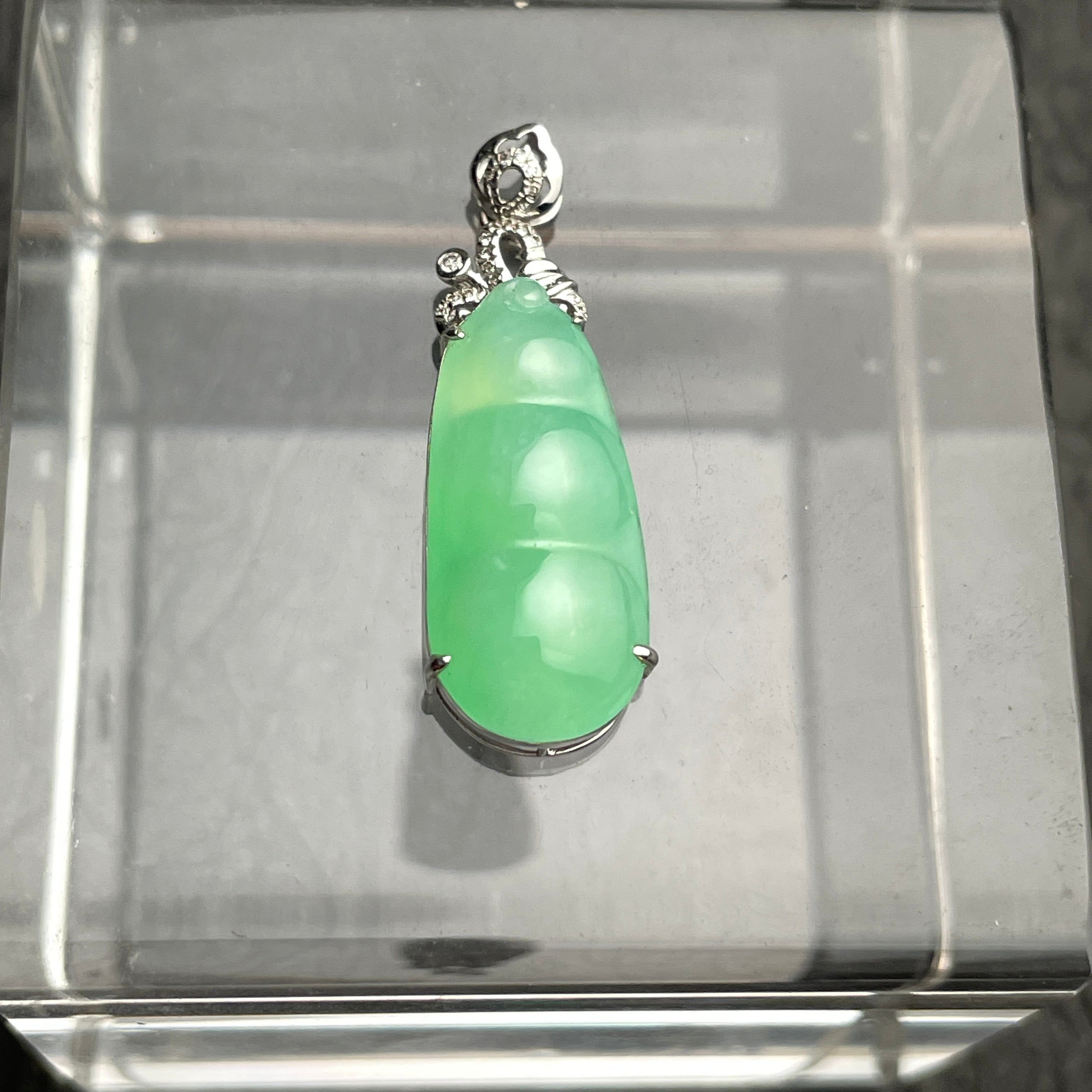 Verdant Harvest – Green Jadeite Pea Pod Pendant