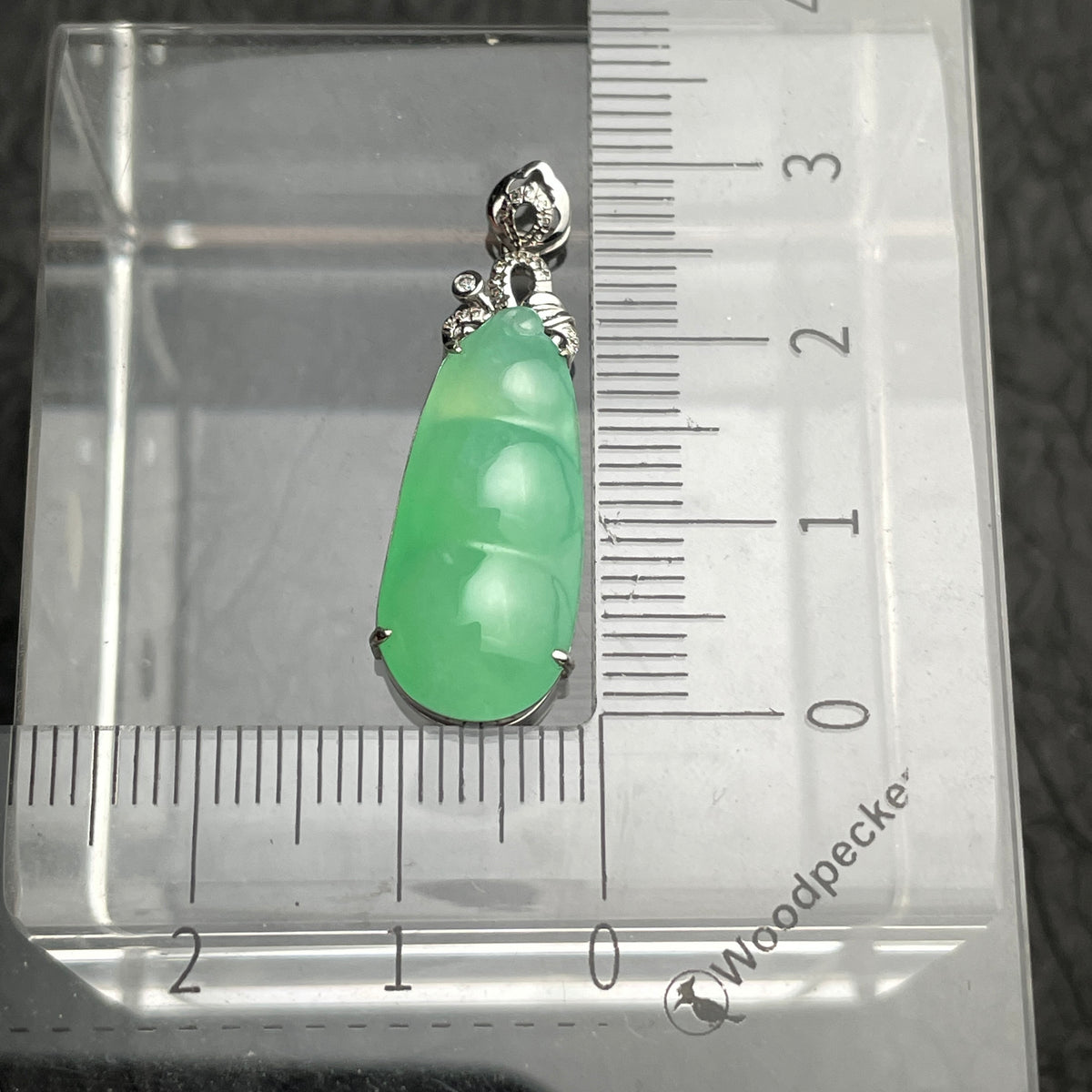 Verdant Harvest – Green Jadeite Pea Pod Pendant