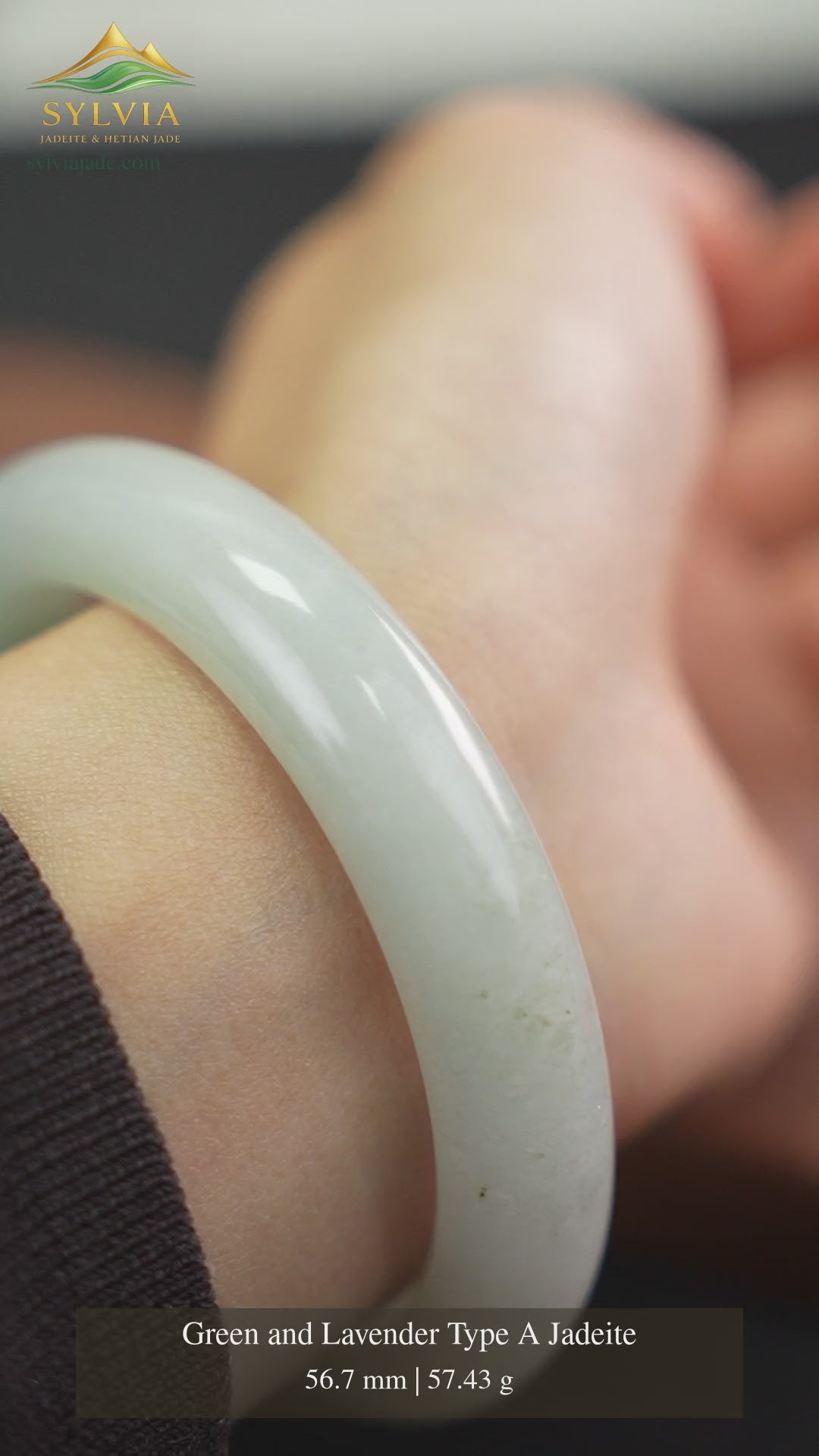 P2512014402 type A jadeite bangle, full-frame video