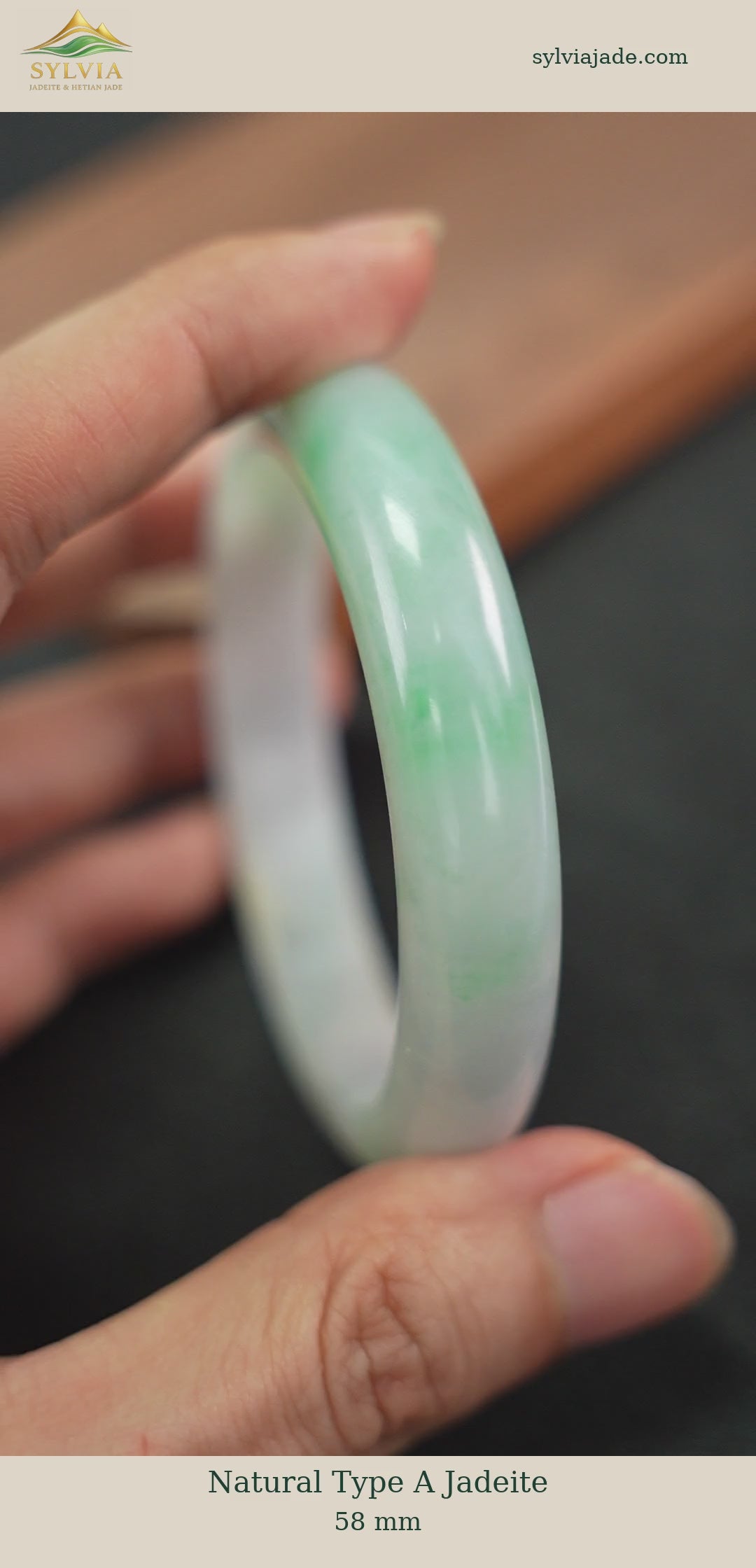 P2509005815 58 mm Type A jadeite bangle, complete original frame