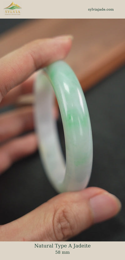 P2509005815 58 mm Type A jadeite bangle, complete original frame