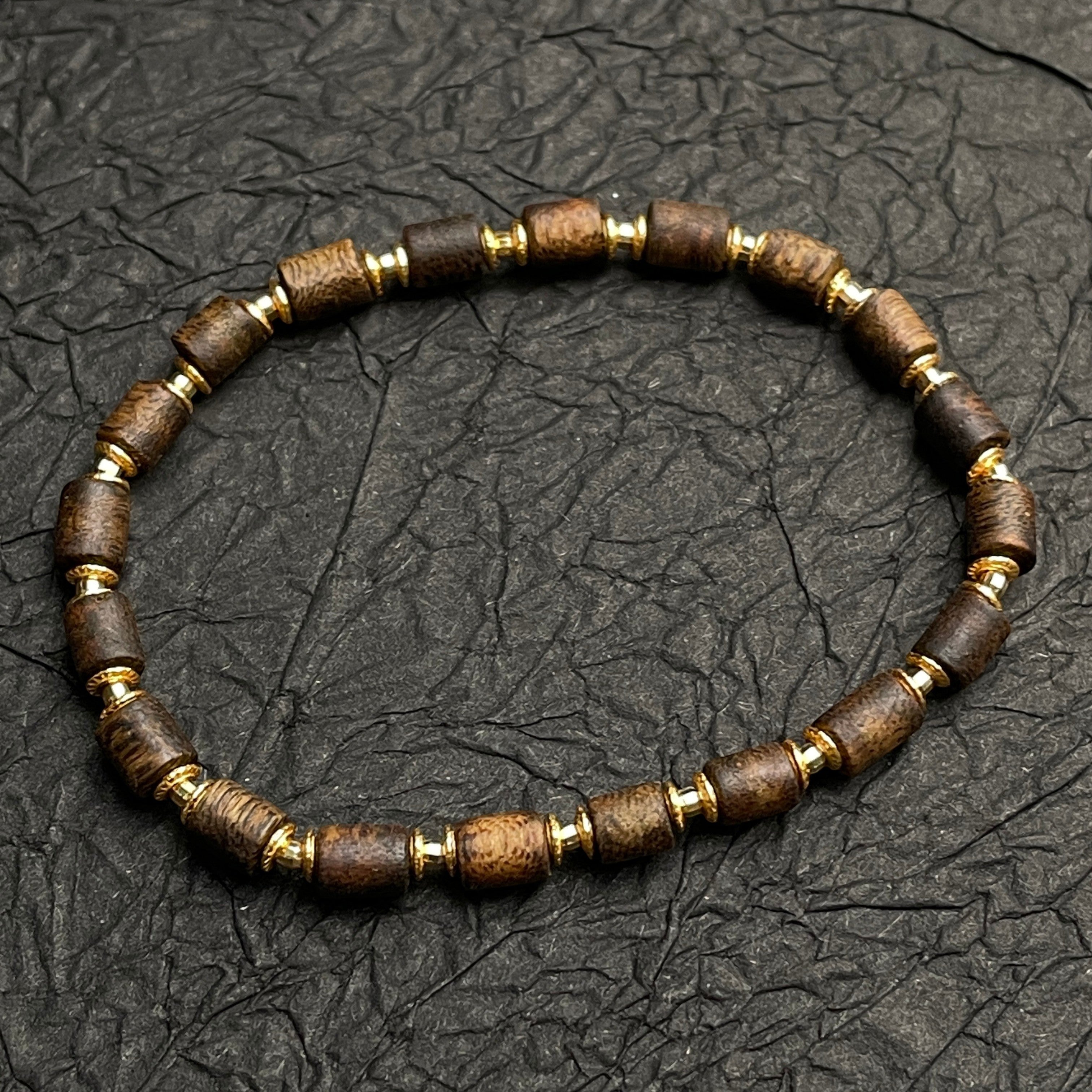 Sylvia Jewelry 沉香木桶珠手链，金色调点缀，男女皆宜，简约优雅