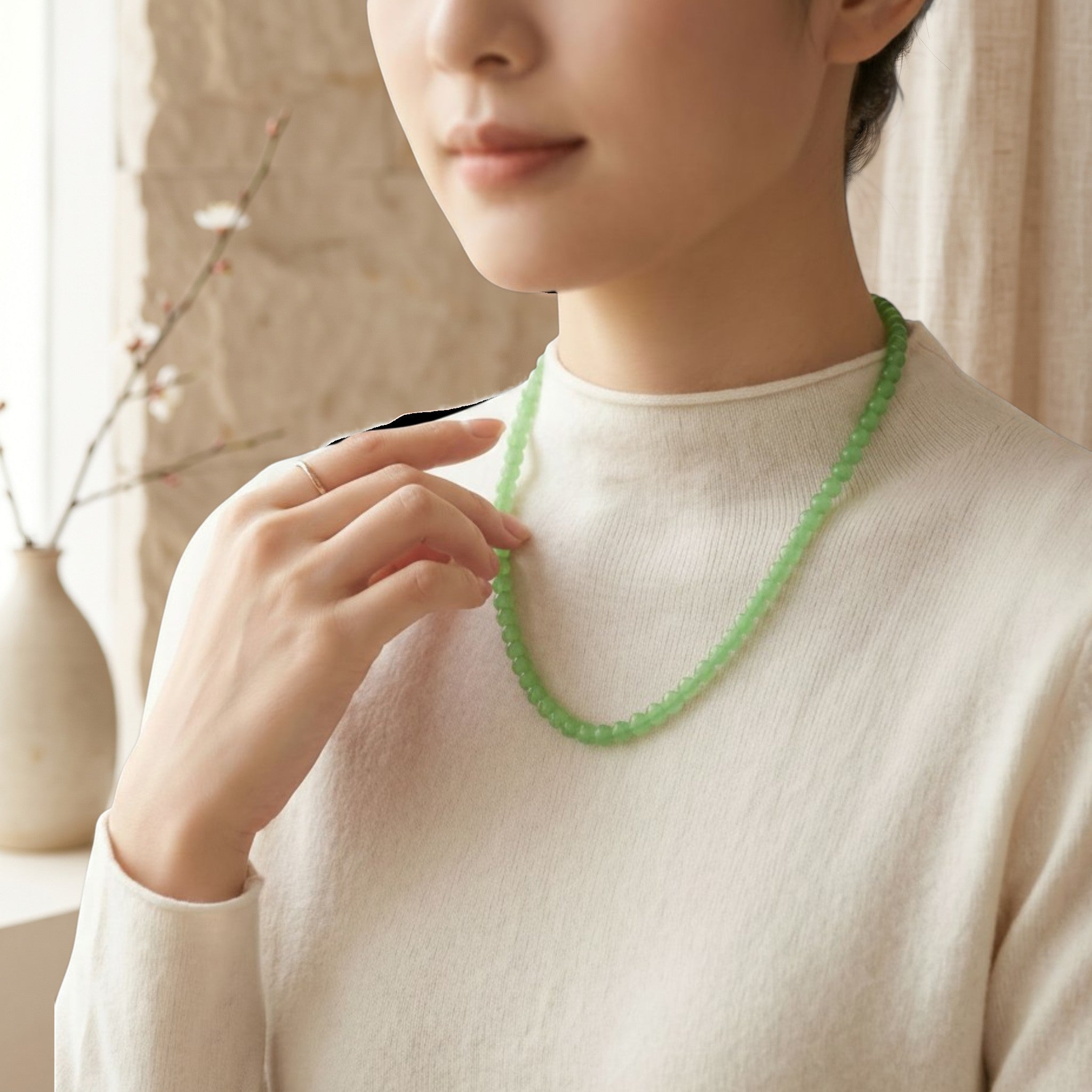 Sylvia Jewelry 浅绿色串珠项链，简约设计，适合日常佩戴。