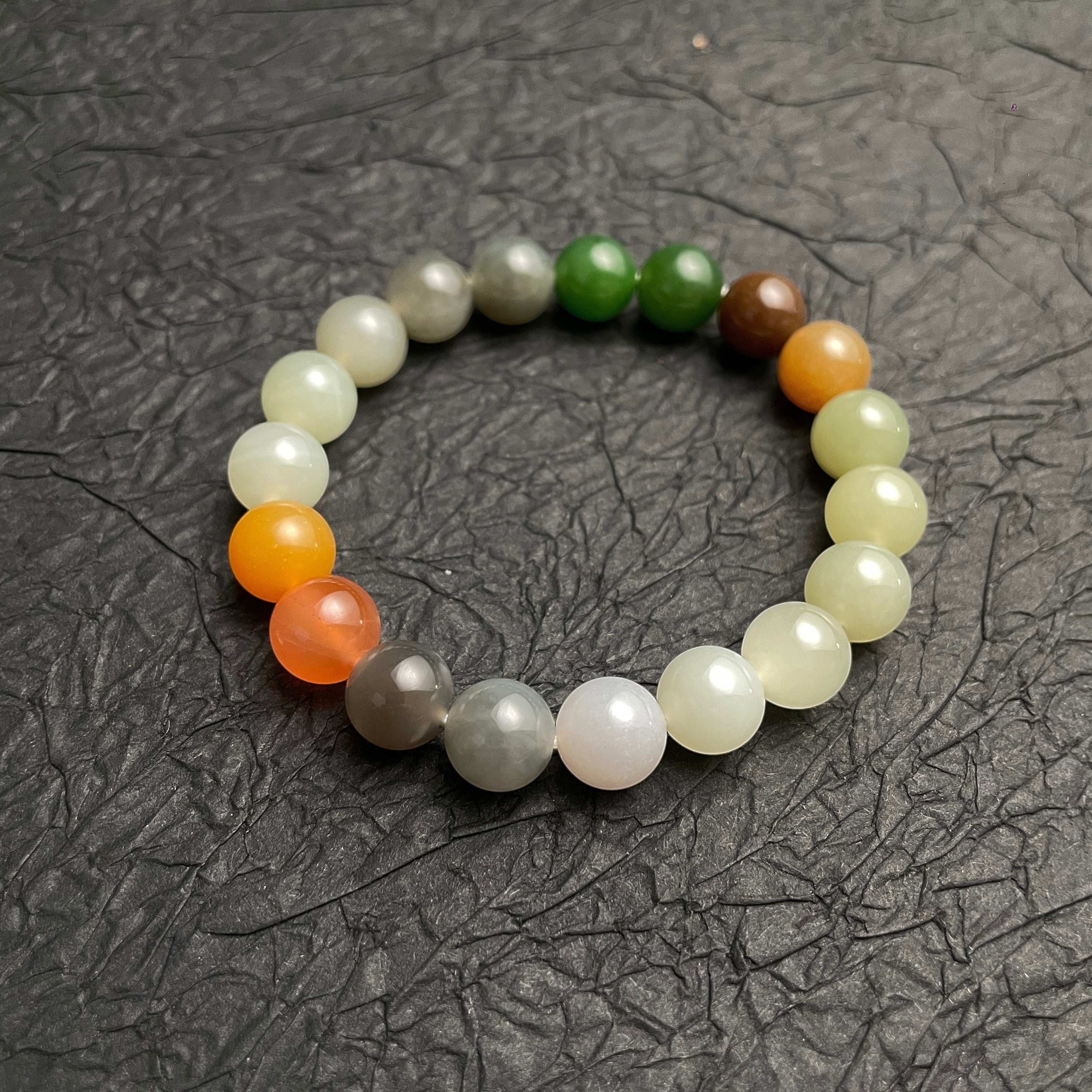 Sylvia Jewelry 多彩天然和田玉手链，珠子颜色包括白色、绿色、烟紫色、糖棕色和黄橙色，适合日常佩戴。