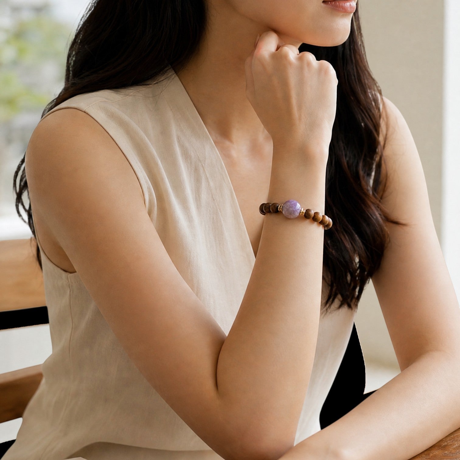 Sylvia Jewelry 紫色水晶木珠手链，适合日常佩戴。