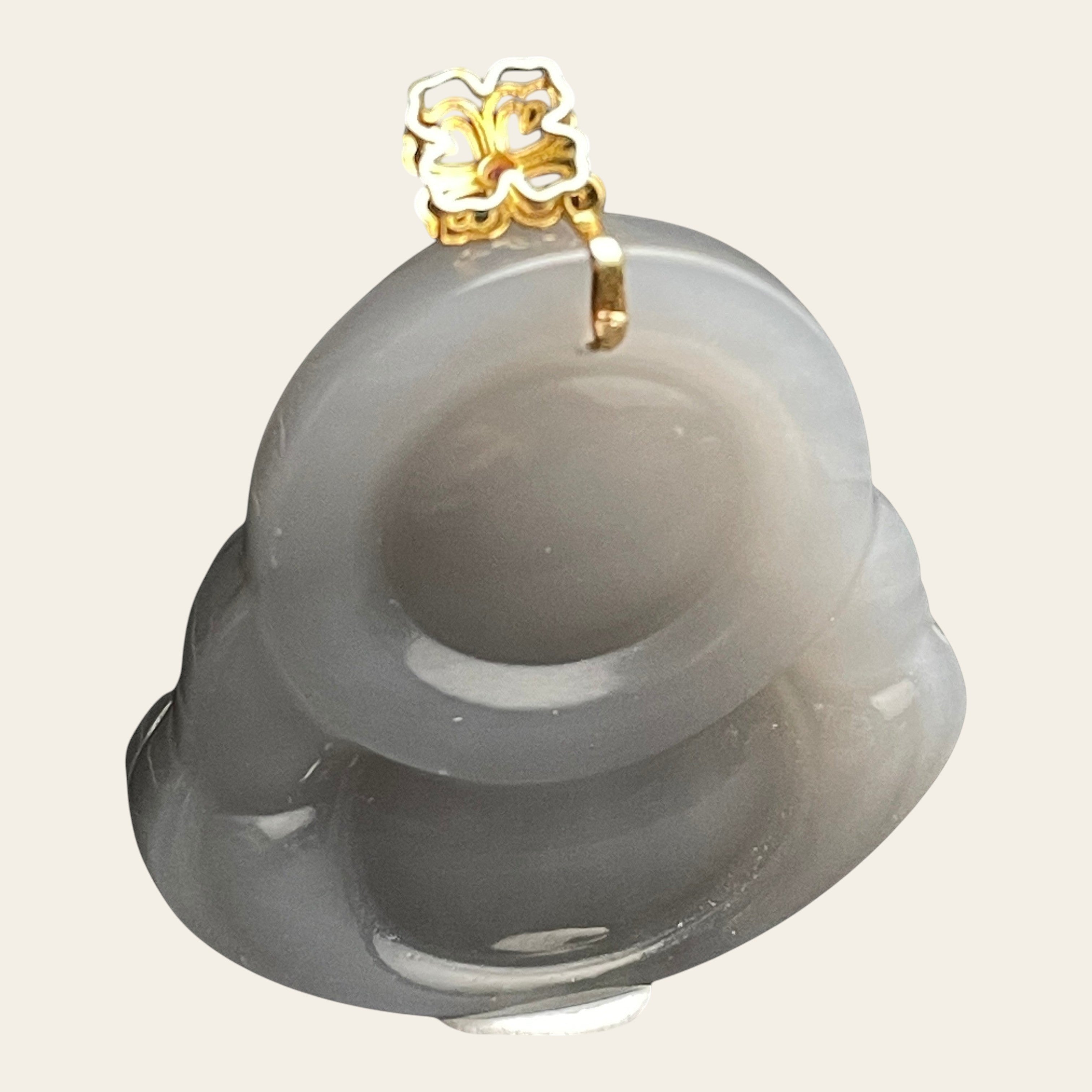 Sylvia Jewelry 18k金镶嵌紫罗兰色和田玉笑佛吊坠，象征好运与平和。