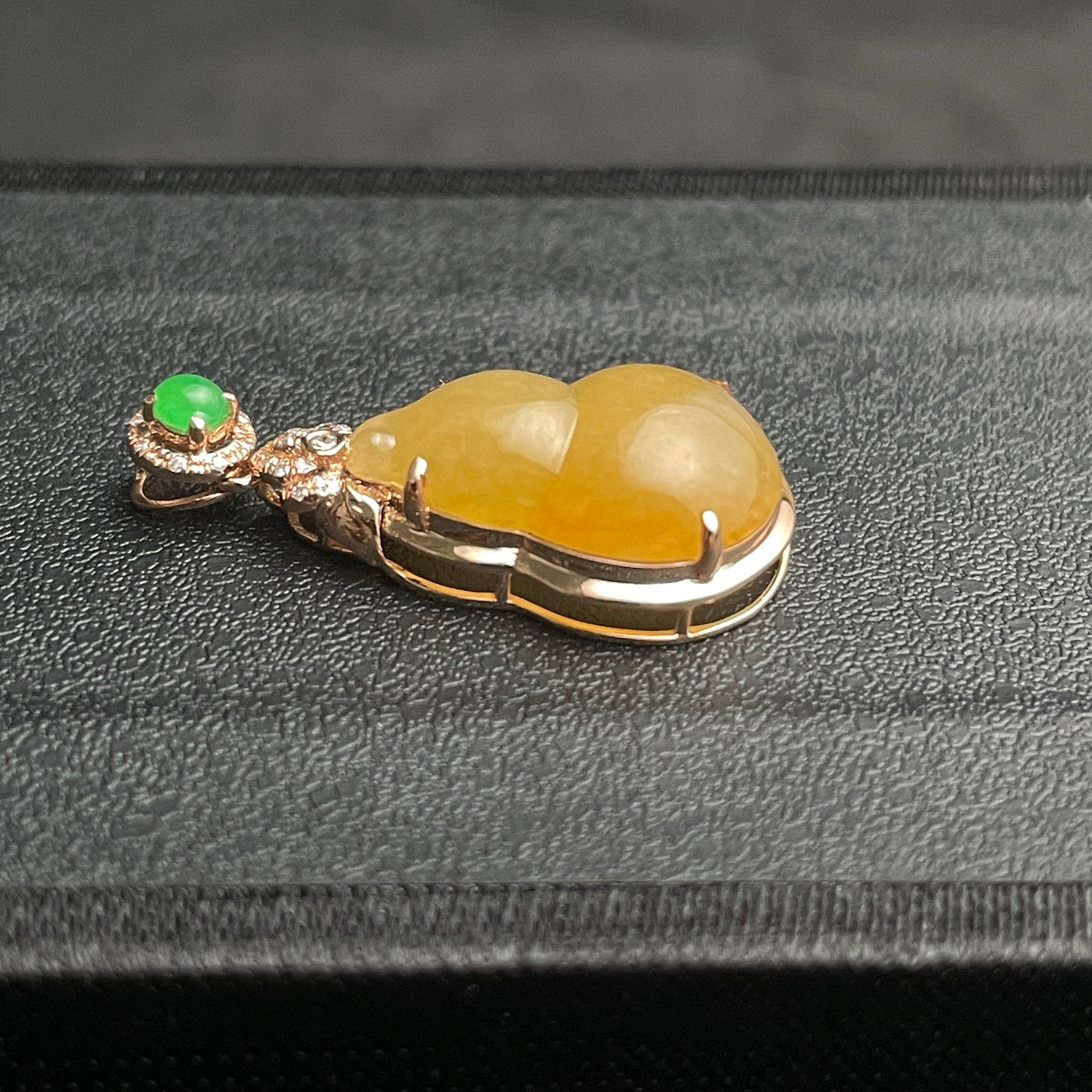 Yellow jade gourd pendant with green cabochon accent – view 4