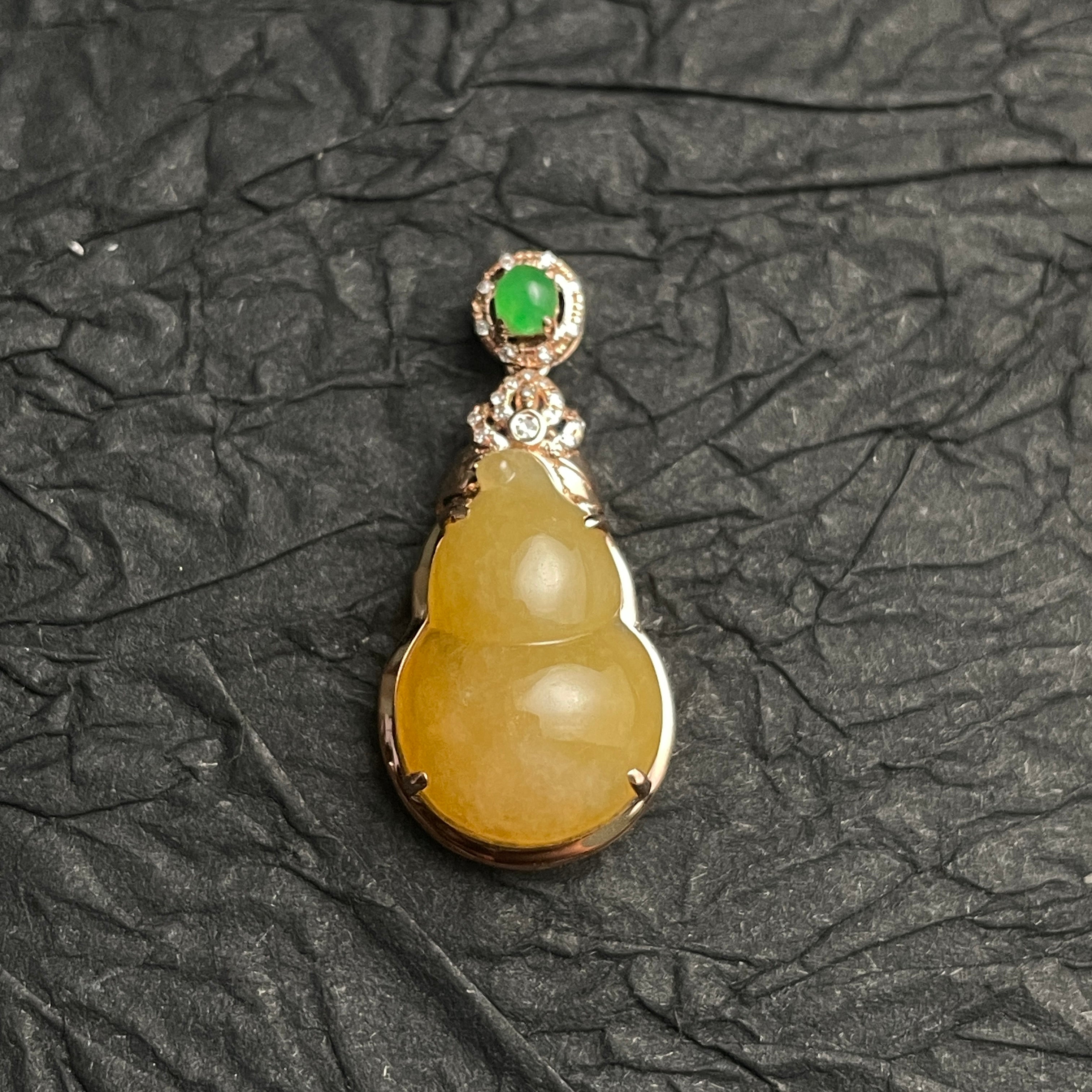 Yellow jade gourd pendant with green cabochon accent – view 1