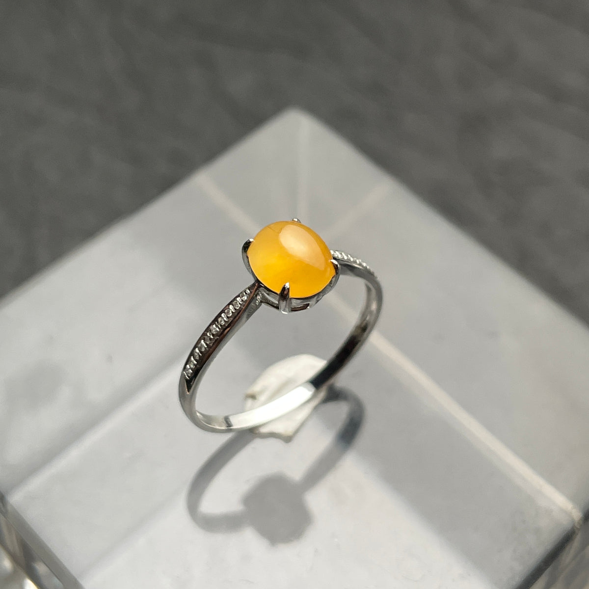 Honey Glow – Yellow Jadeite Oval Ring